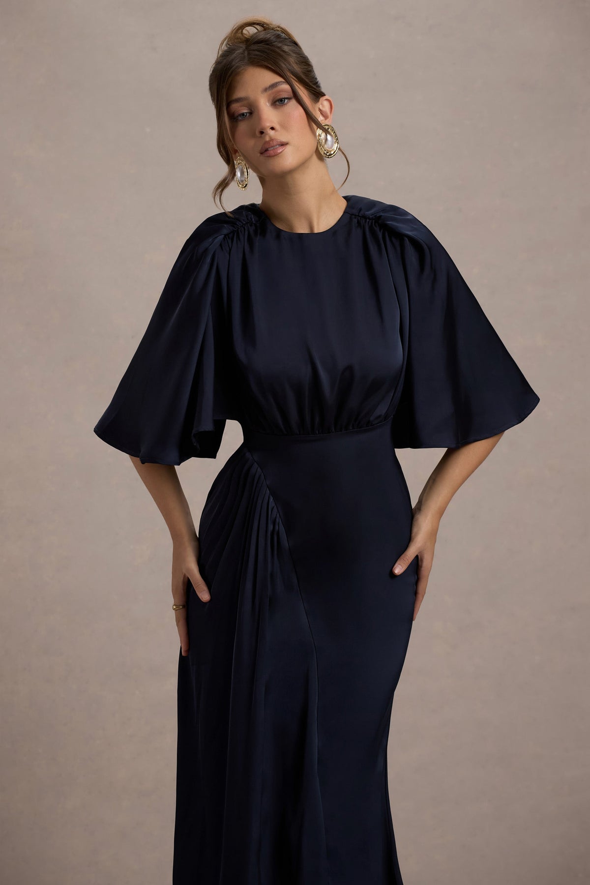 Cinder | Marineblaues Satin Maxikleid mit Raffungen