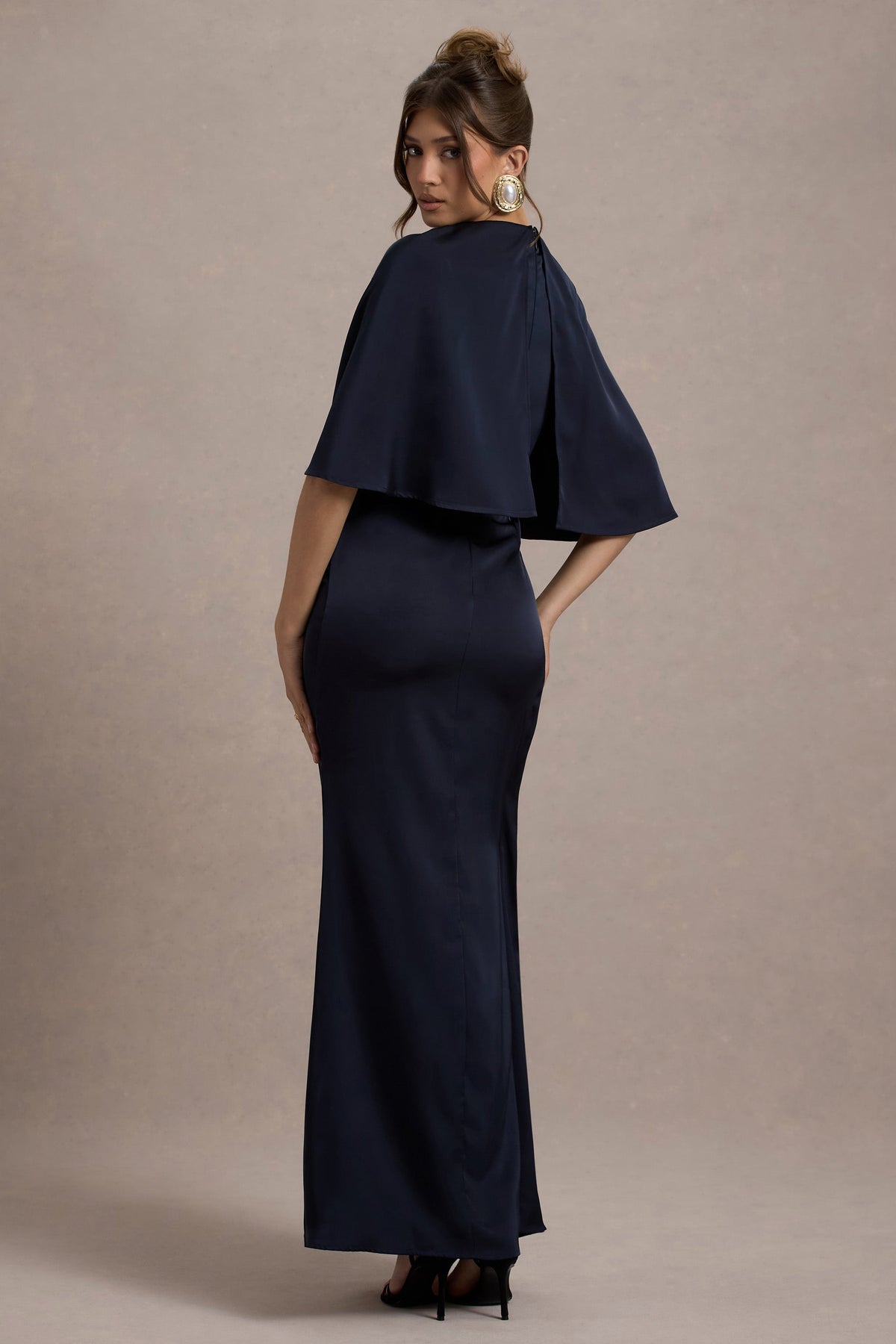 Cinder | Marineblaues Satin Maxikleid mit Raffungen
