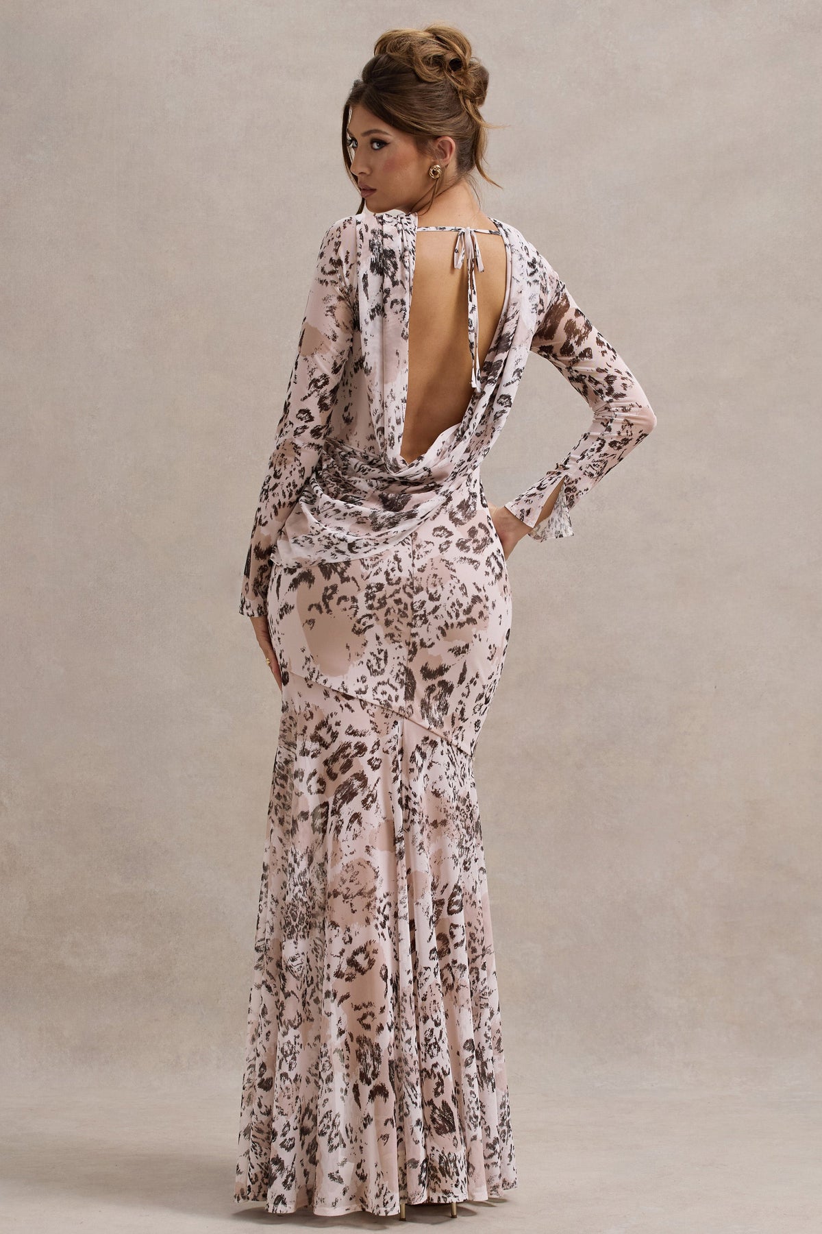 Tigerlily | Leopardenmuster-Mesh-Maxikleid mit langen Ärmeln und offenem Rücken