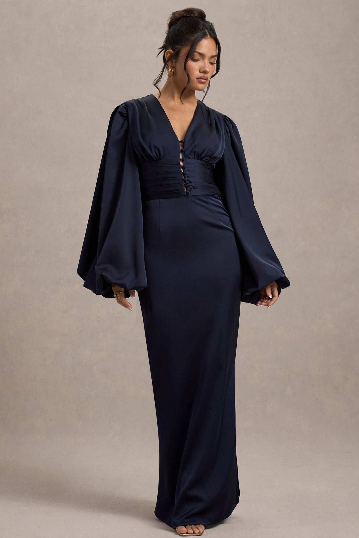 Helsinki | Marinenblaues Satin-V-Ausschnitt-Maxikleid mit Ballonärmel