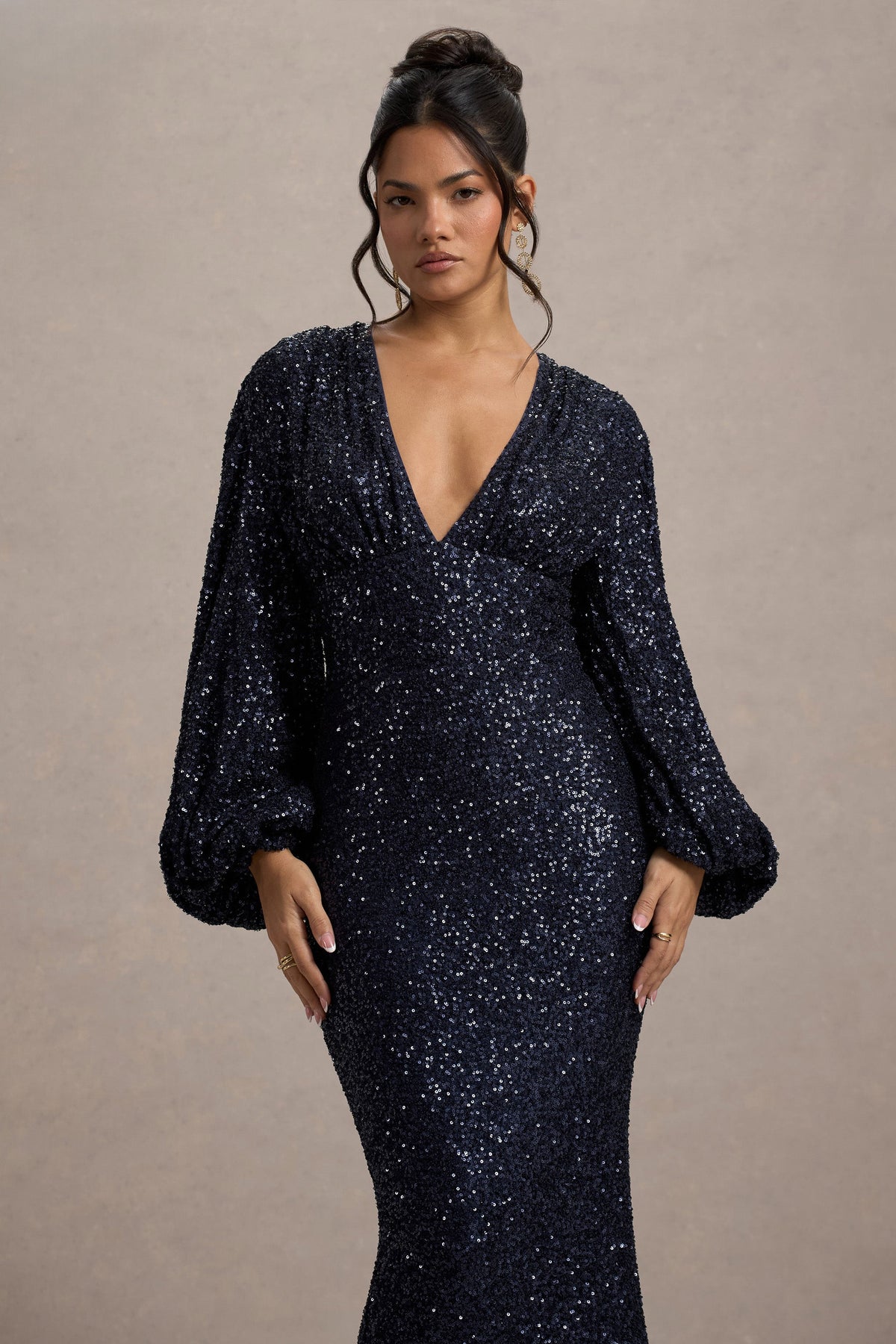 Kaelin | Marineblaues Pailletten-Maxikleid mit tiefem V-Ausschnitt