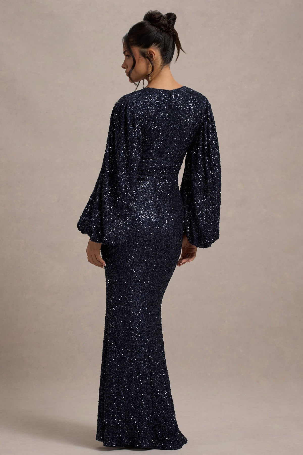 Kaelin | Marineblaues Pailletten-Maxikleid mit tiefem V-Ausschnitt