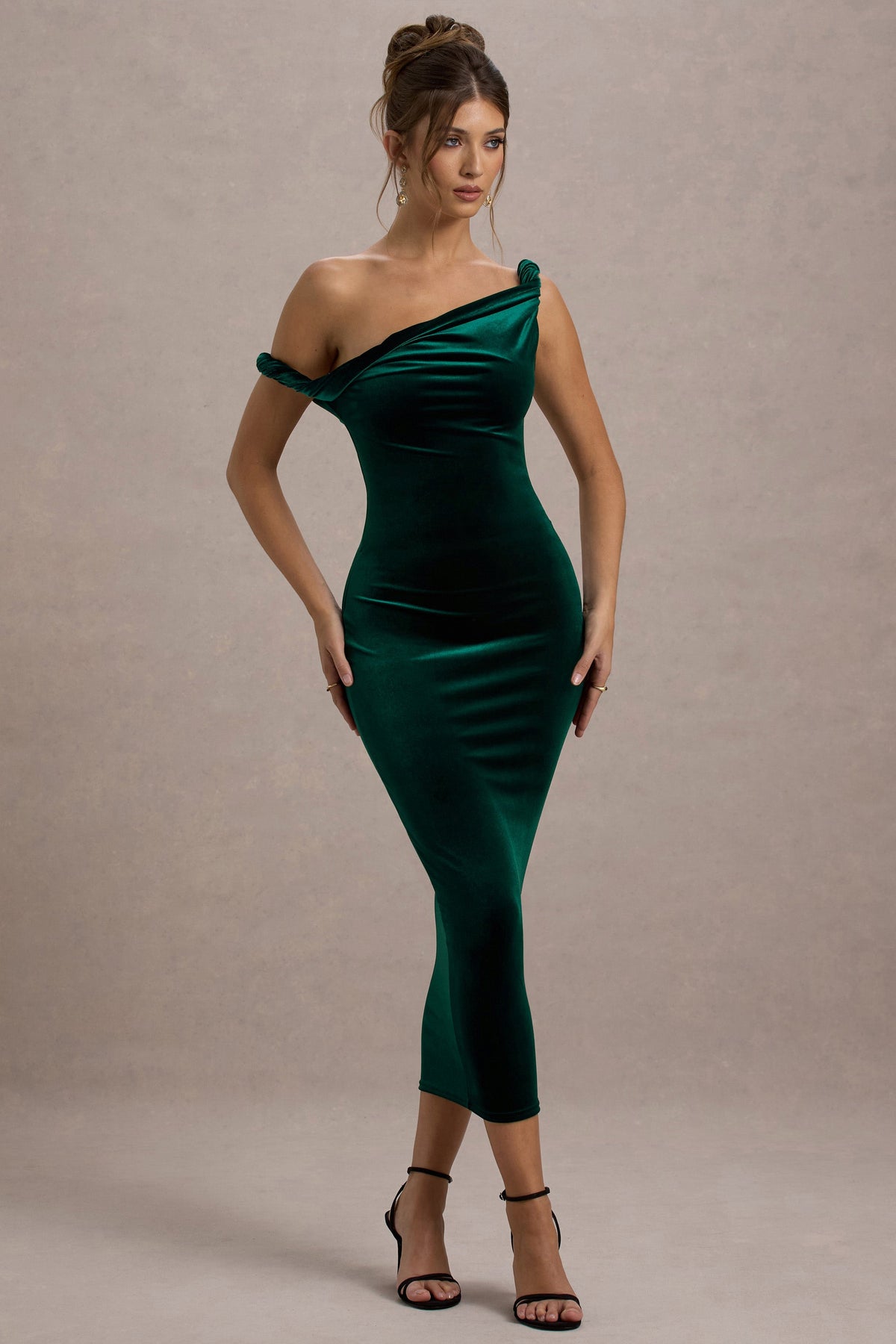 Carella | Flaschengrünes, asymmetrisches Midikleid aus Samt mit gedrehtem Detail