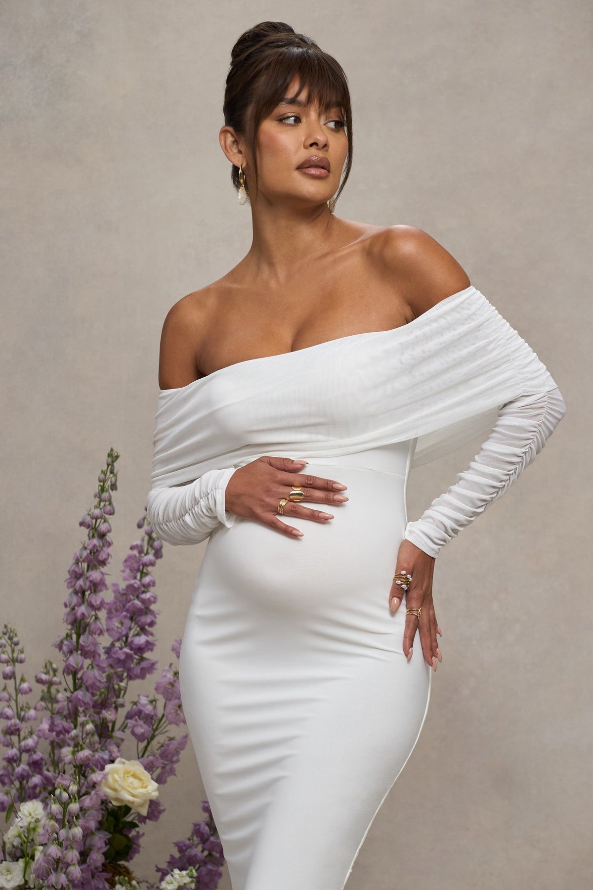 Patiently Waiting | Weißes Umstands-Bardot-Midikleid mit gerafftem Mesh