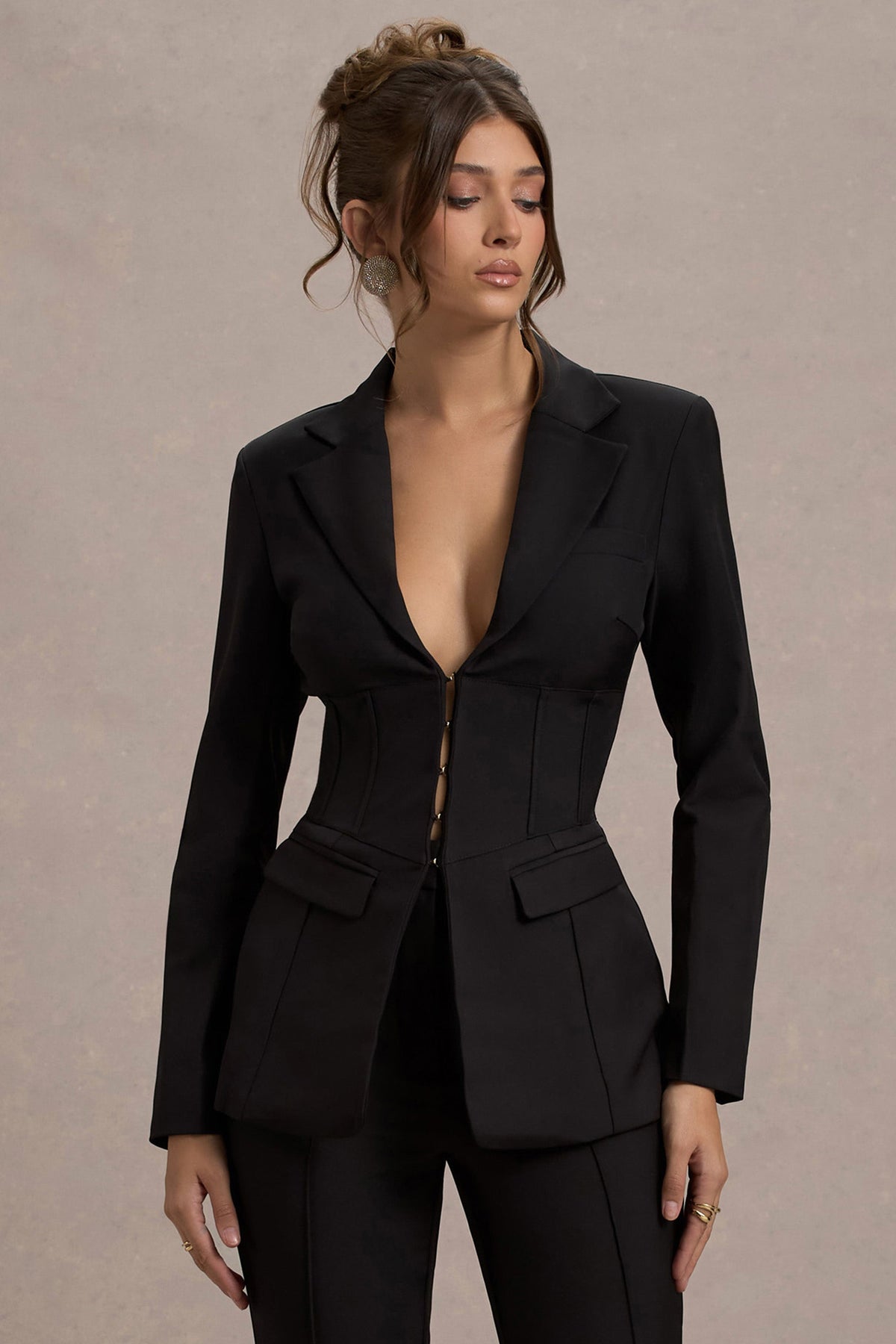 Unbeaten | Cremefarbener Blazer mit tiefem Ausschnitt und Korsett-Taille