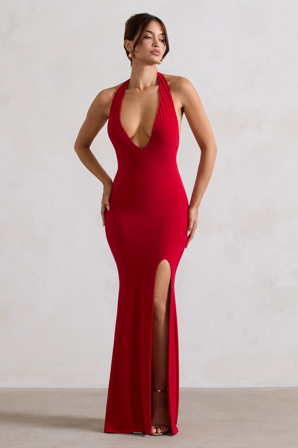 Glamour | Rotes Rückenfreies Maxikleid mit V-Ausschnitt und Halterneck-Trägern sowie Seitenschlitz
