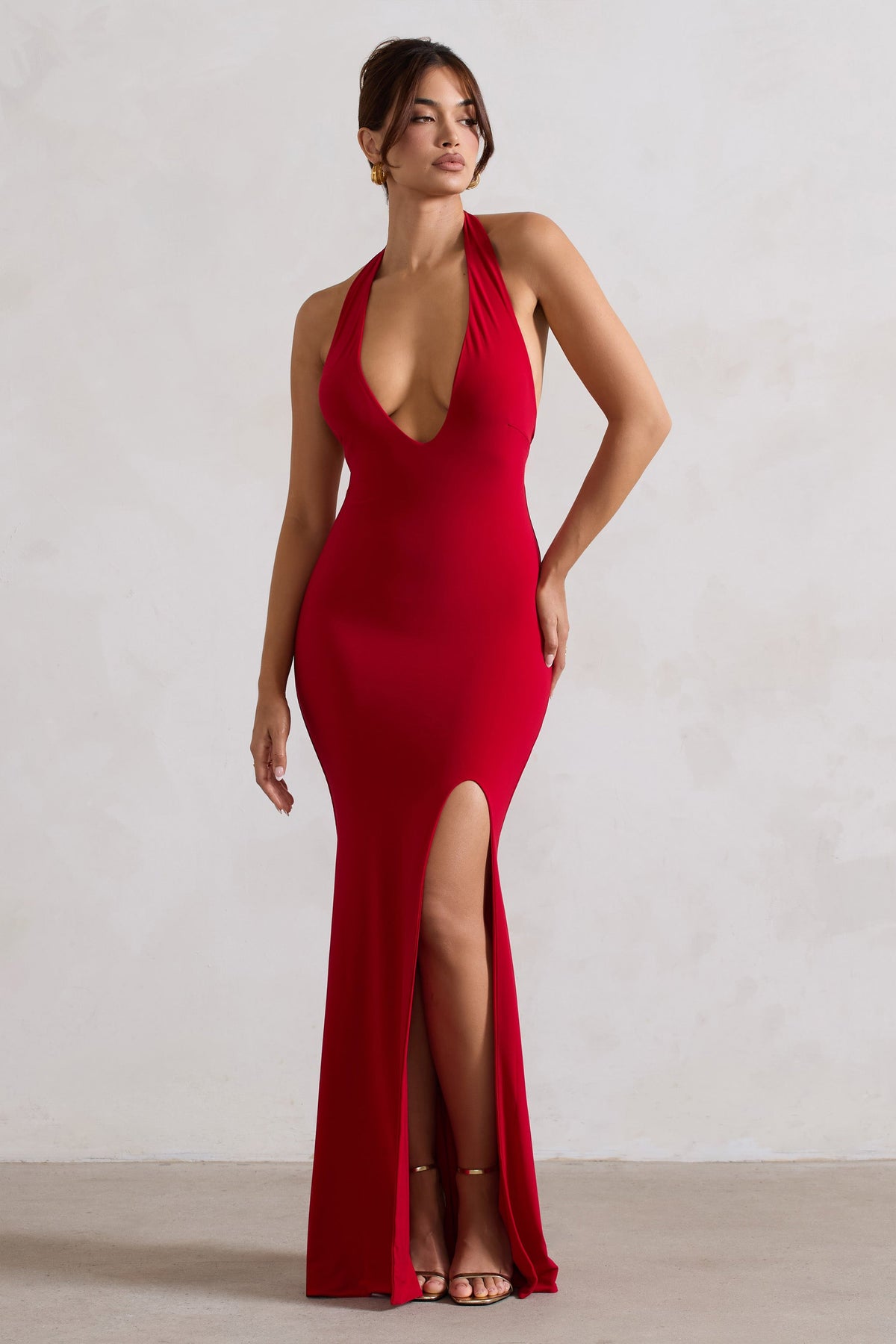 Glamour | Rotes Rückenfreies Maxikleid mit V-Ausschnitt und Halterneck-Trägern sowie Seitenschlitz