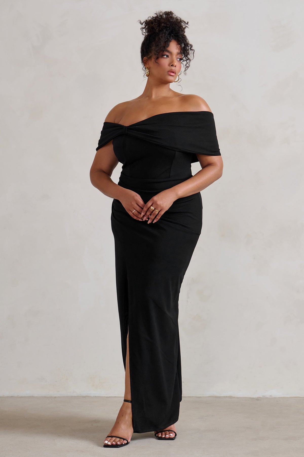 Eva | Schwarzes Bardot-Maxikleid mit Schleifendetail und Beinschlitz