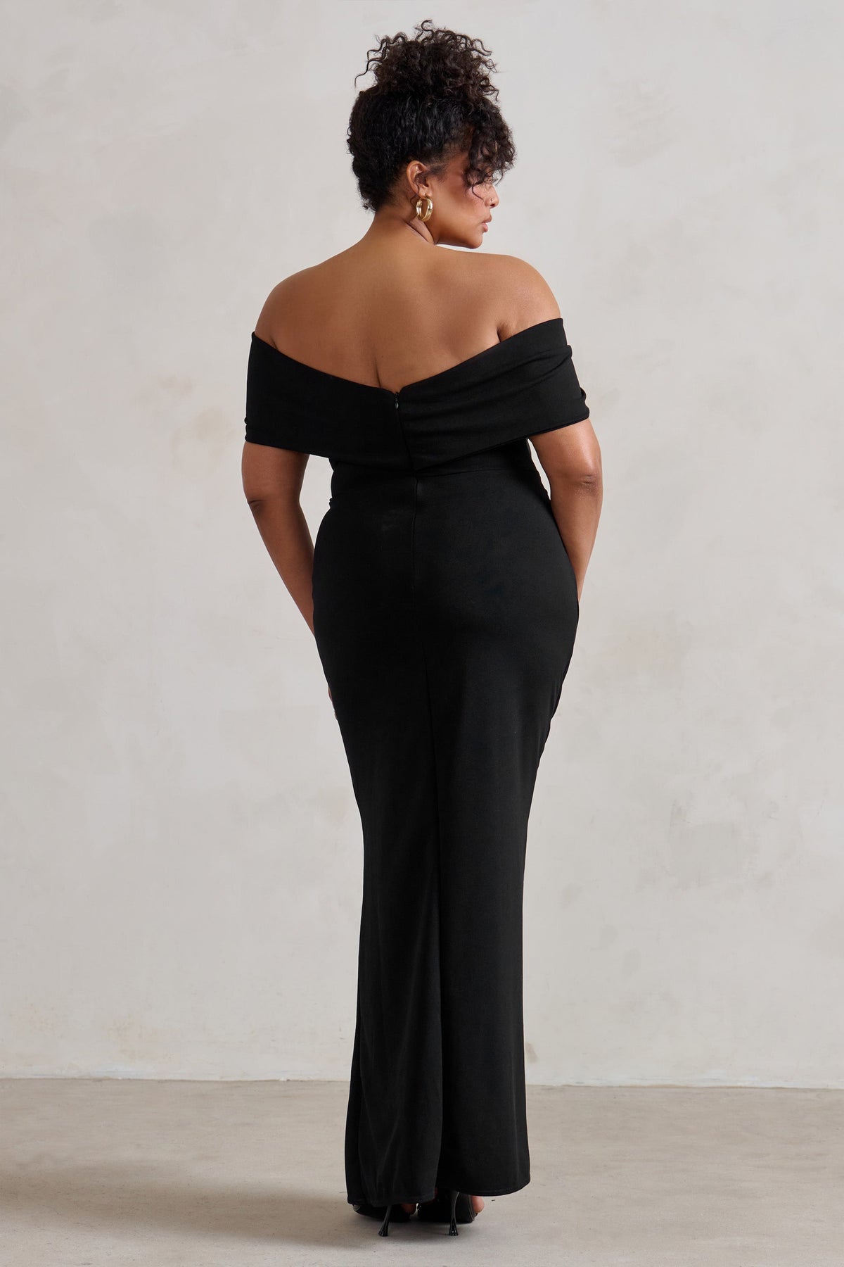 Eva | Schwarzes Bardot-Maxikleid mit Schleifendetail und Beinschlitz