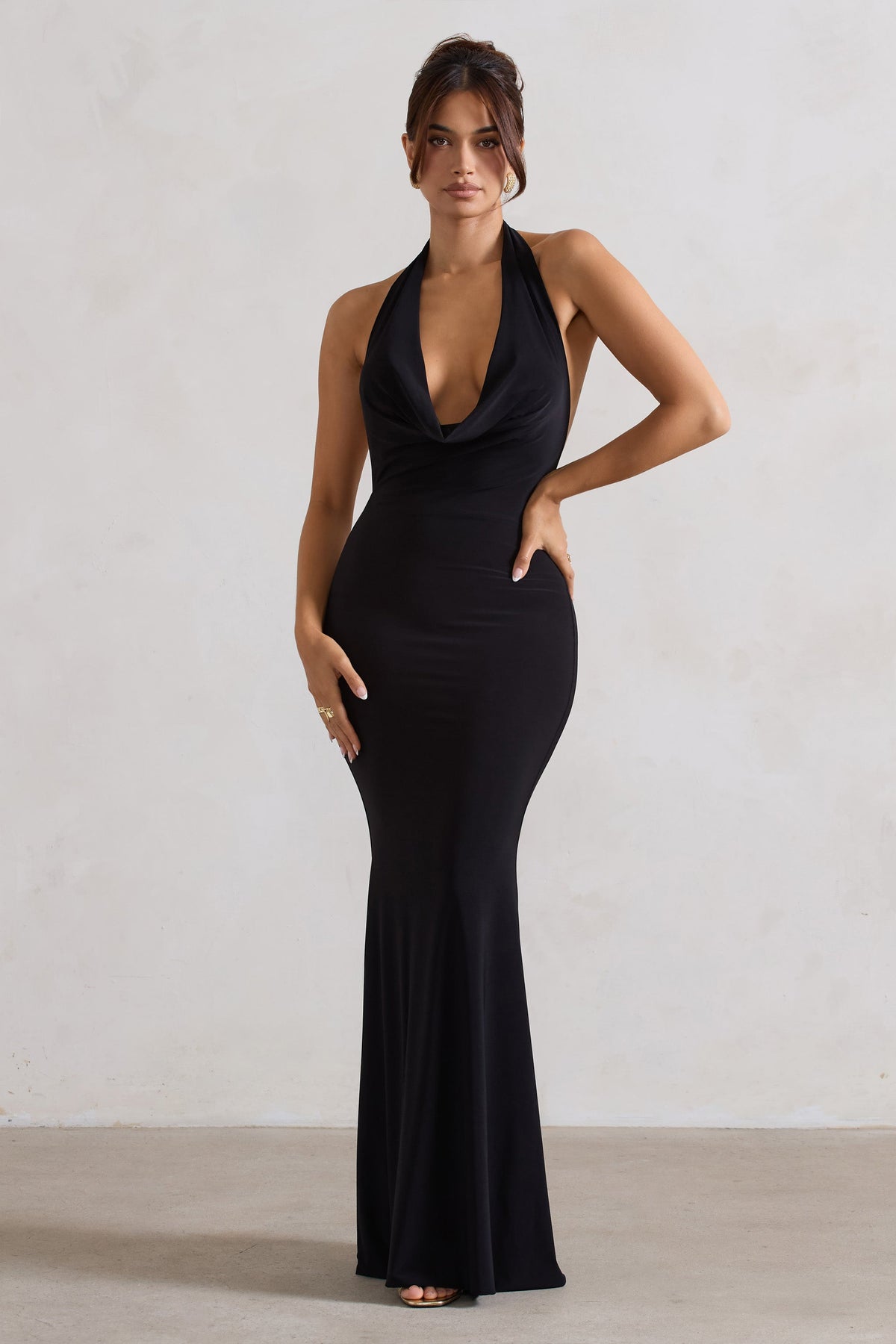 Milani | Schwarzes rückenfreies Maxikleid mit Wasserfallausschnitt und Fischschwanz