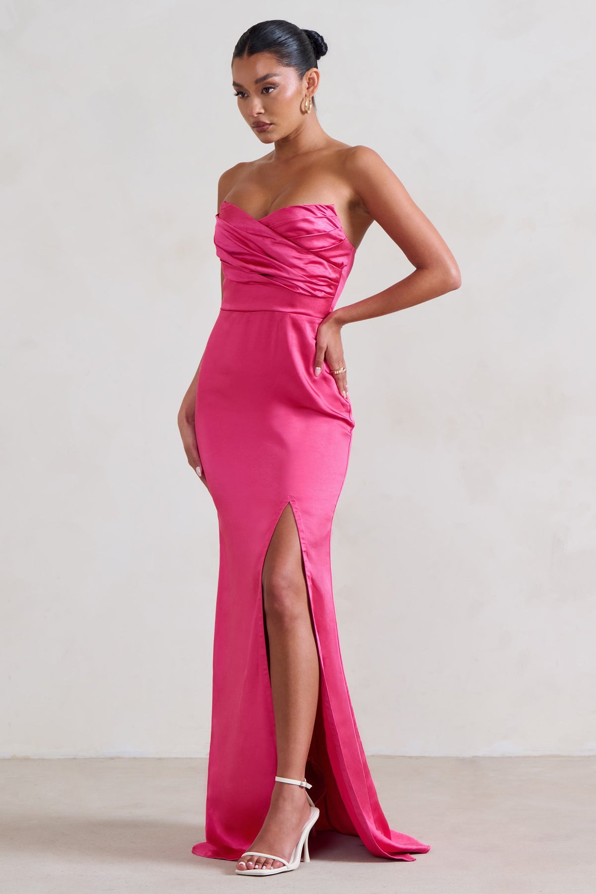 Coraline | Heißes pinkes trägerloses Maxikleid mit Schlitz