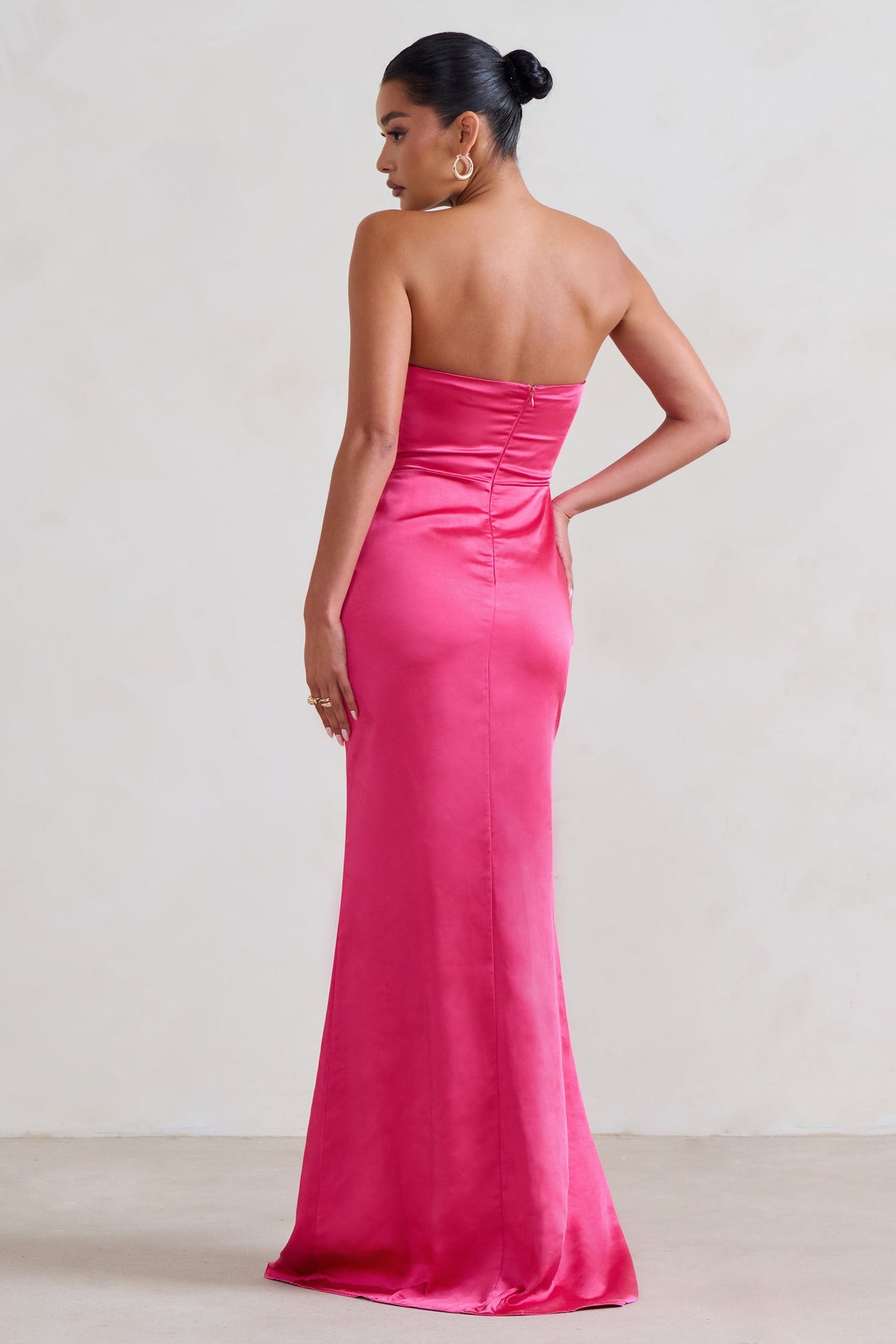 Coraline | Heißes pinkes trägerloses Maxikleid mit Schlitz