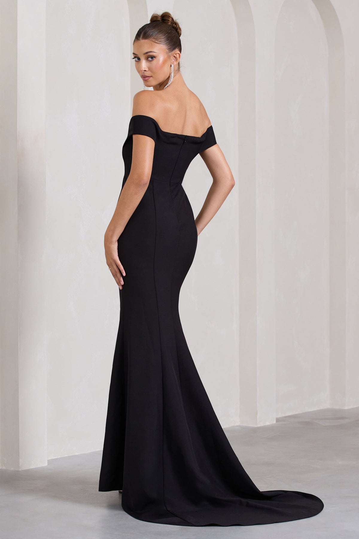 Karma | Schwarzes Bardot-Maxikleid mit Fischschwanz-Schnitt und Schlitz