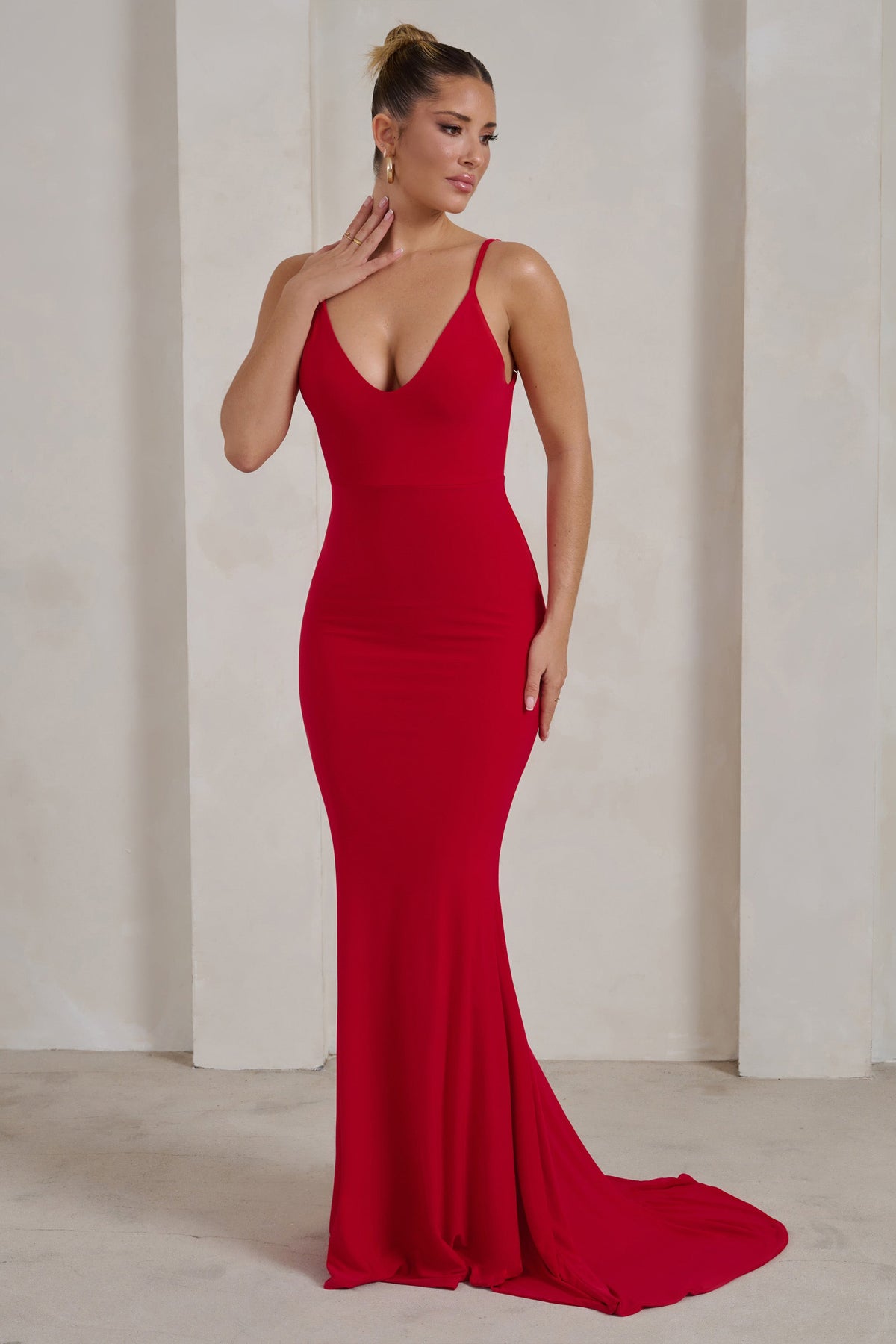 Endless Love | Rotes rückenfreies Maxikleid mit Knotendetail und Fischschwanz-Schnitt