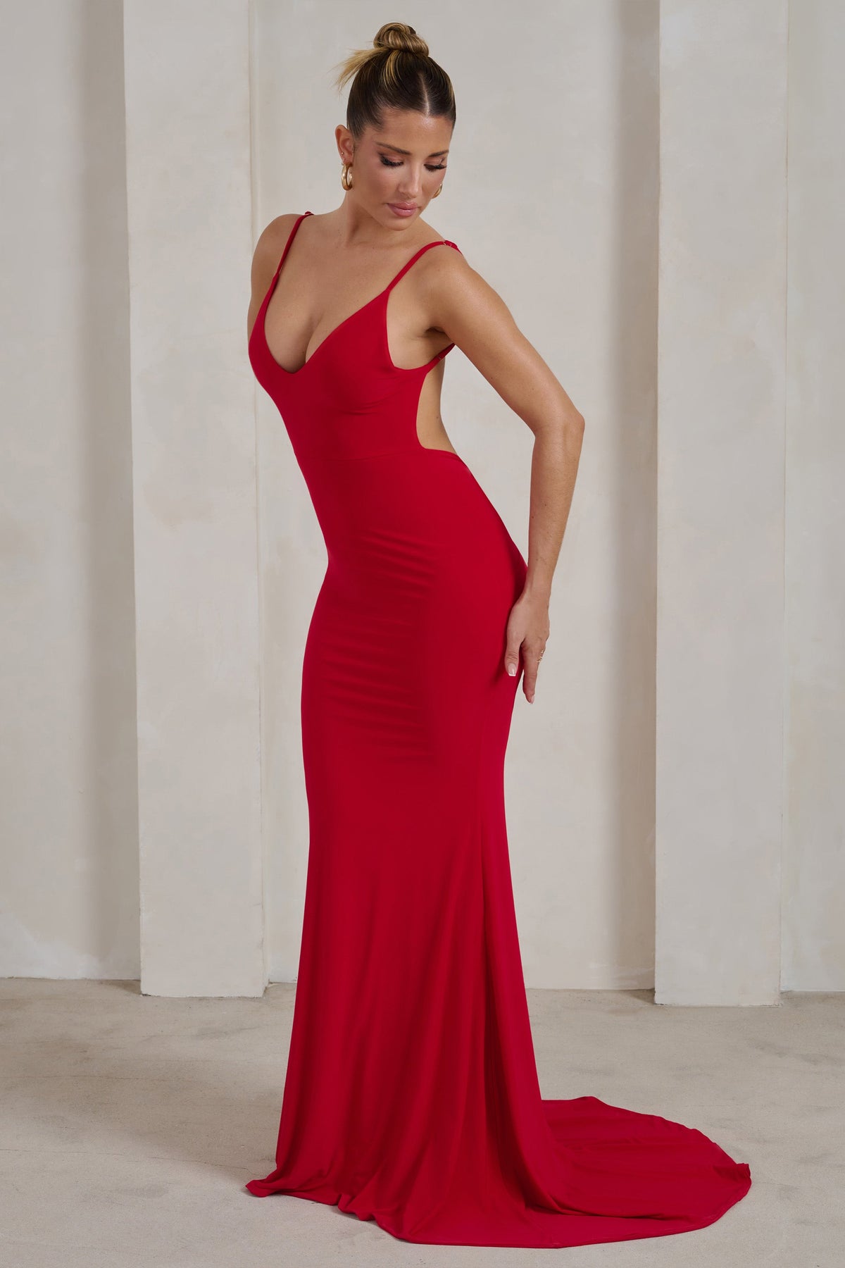 Endless Love | Rotes rückenfreies Maxikleid mit Knotendetail und Fischschwanz-Schnitt