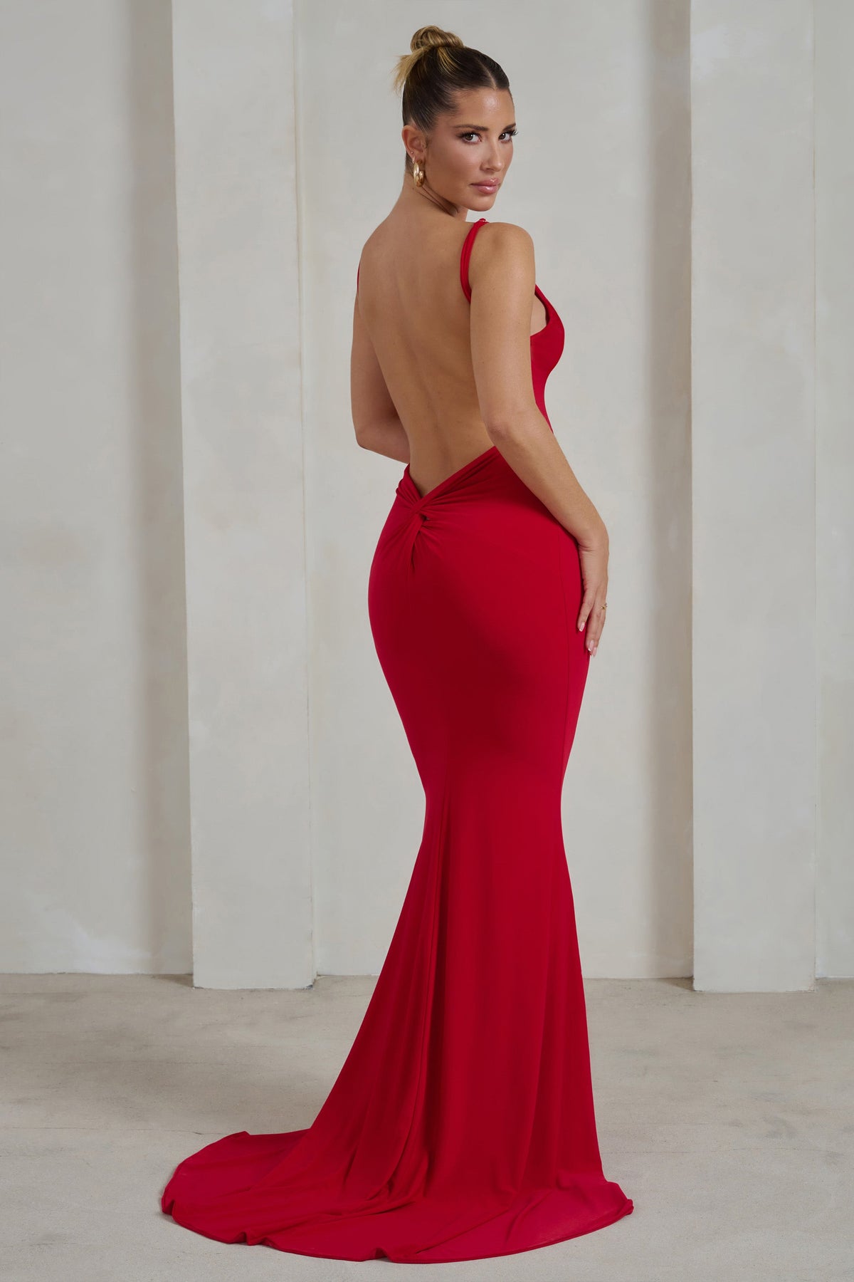 Endless Love | Rotes rückenfreies Maxikleid mit Knotendetail und Fischschwanz-Schnitt