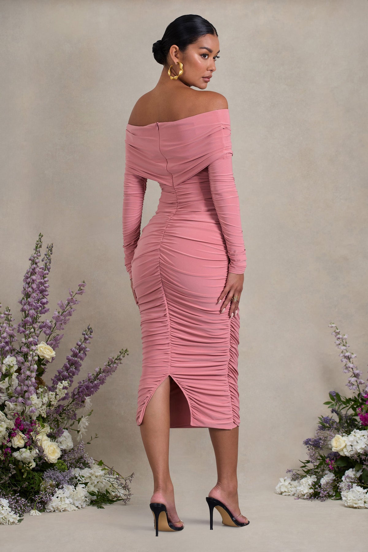 Davina | Blassrosa gerafftes Twist-Bardot-Langarm-Umstand-Midikleid