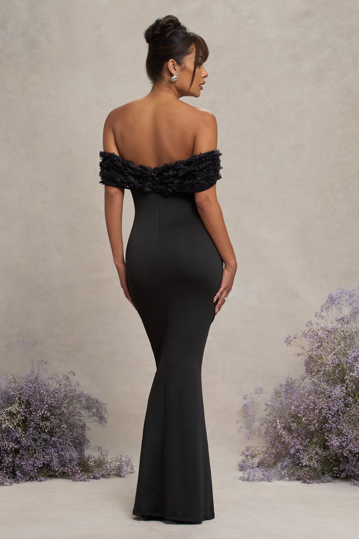 Inflorescence | Schwarzes Maxi-Kleid mit Blumenmuster im Bardot-Stil aus Netzstoff für Umstandsmode