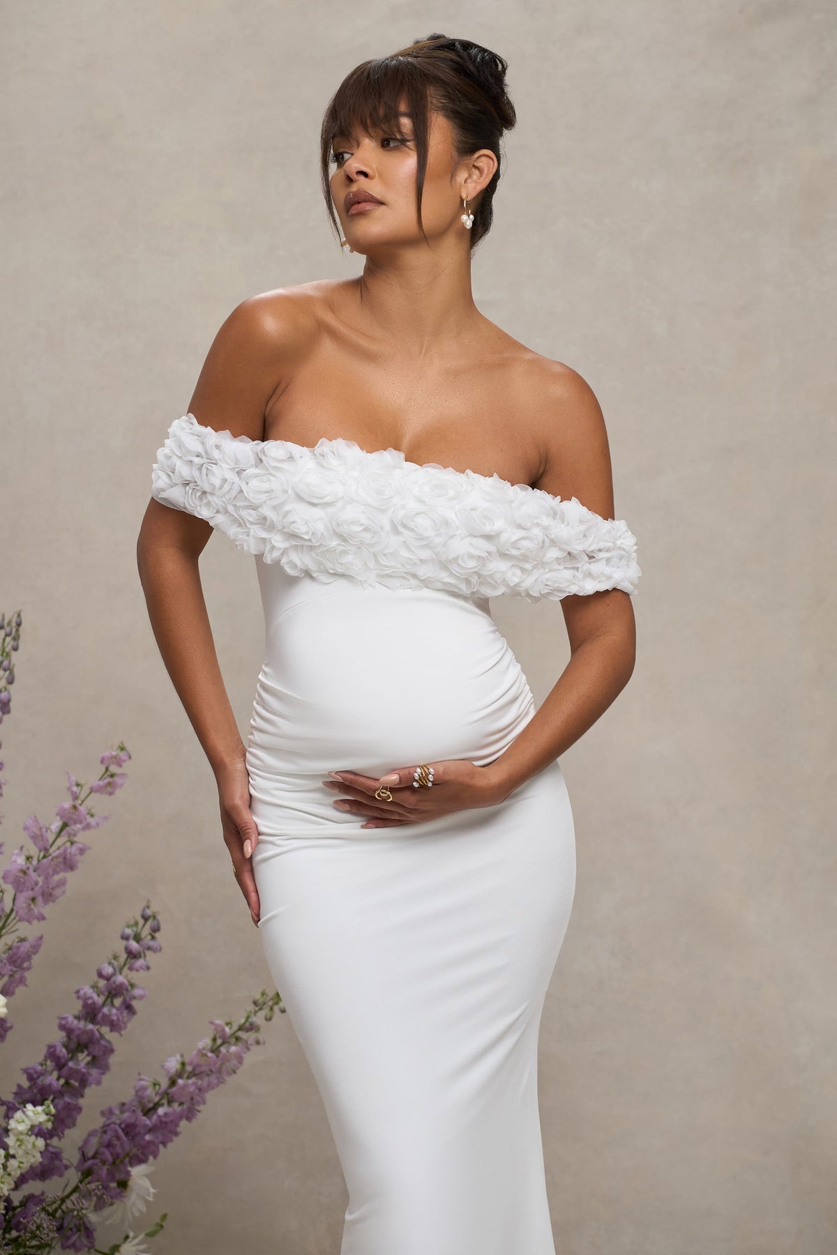 Inflorescence | Weißes Umstands-Maxikleid aus Mesh mit floraler Bardot-Verzierung