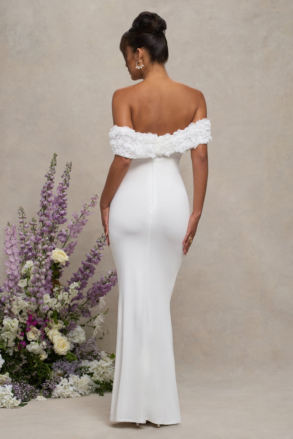 Inflorescence | Weißes Umstands-Maxikleid aus Mesh mit floraler Bardot-Verzierung