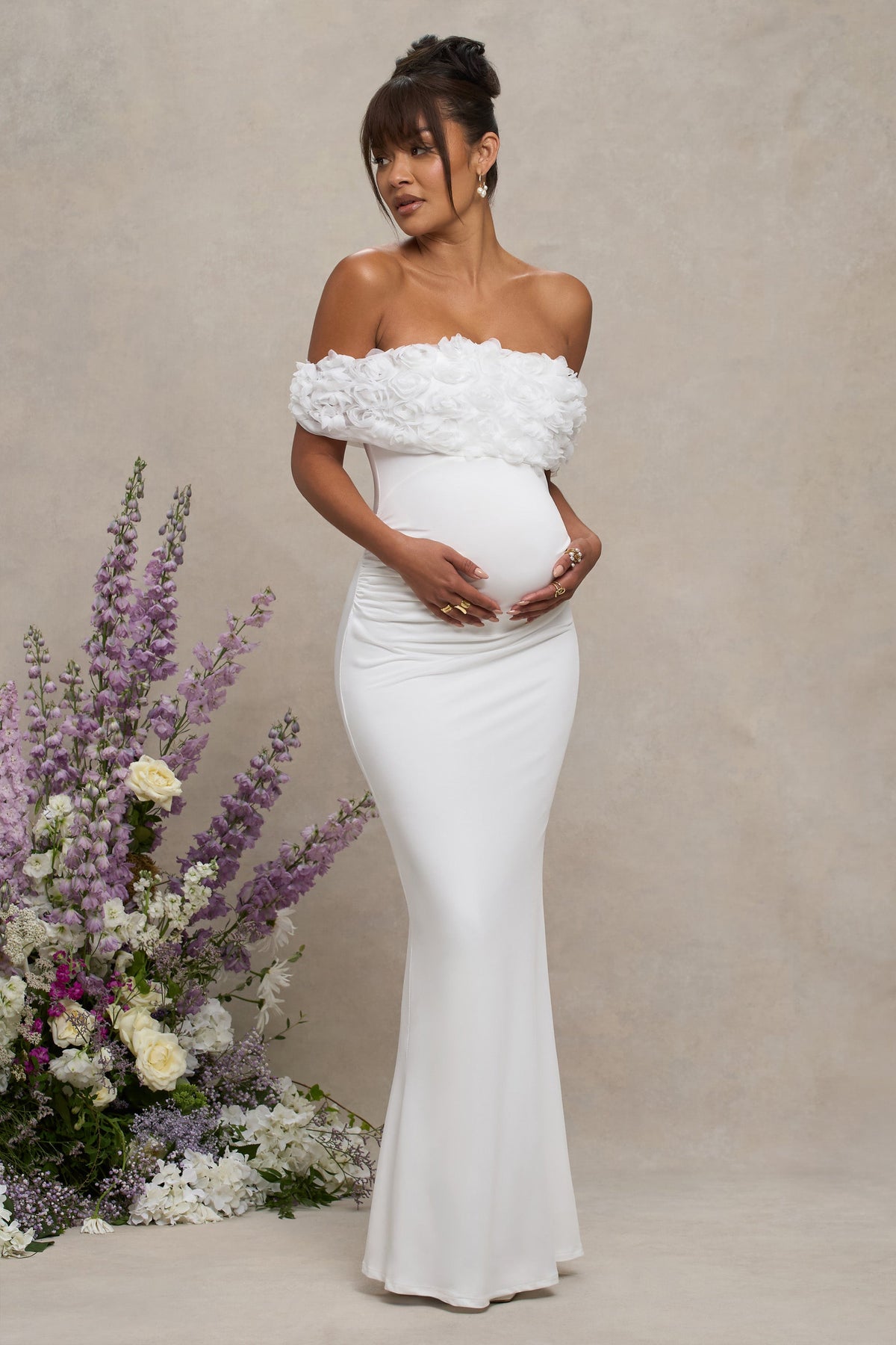 Inflorescence | Weißes Umstands-Maxikleid aus Mesh mit floraler Bardot-Verzierung