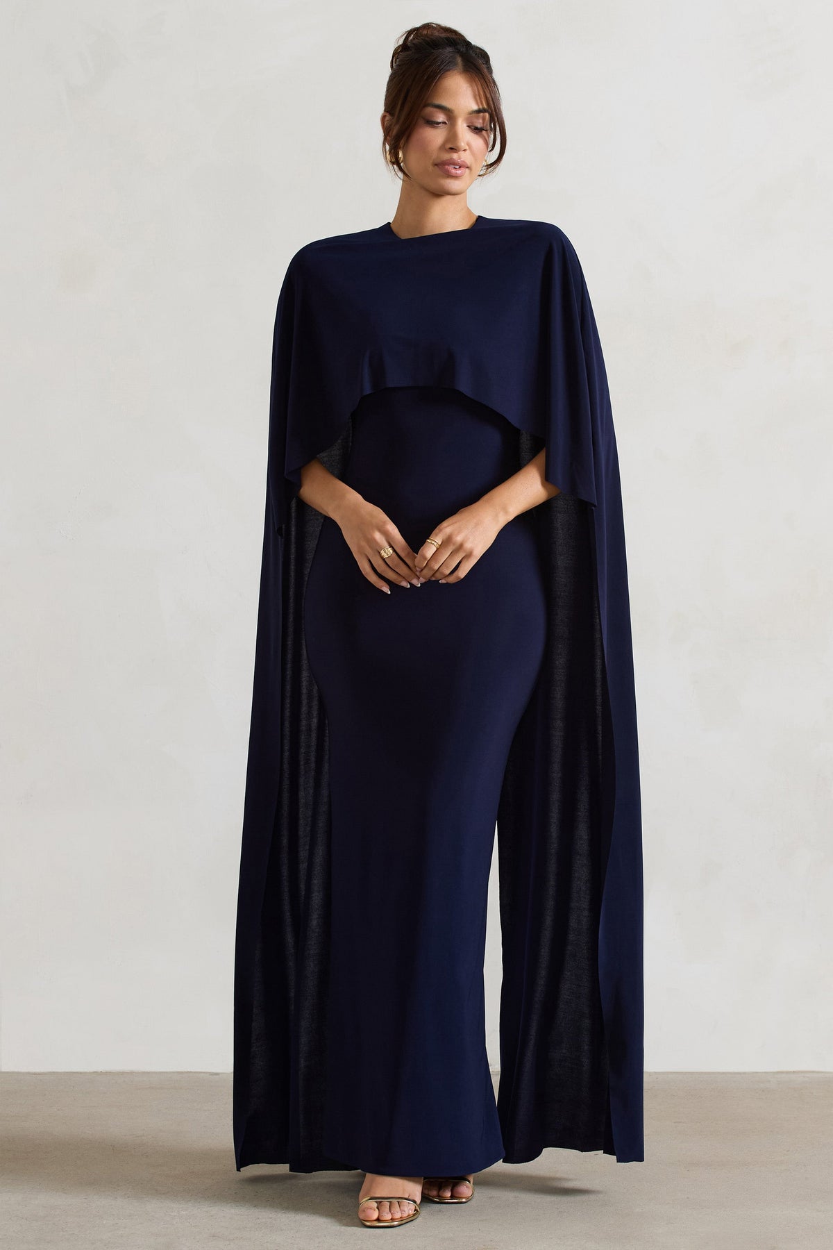 Padma | Marinenblaues drapiertes Maxikleid mit Cape-Ärmeln