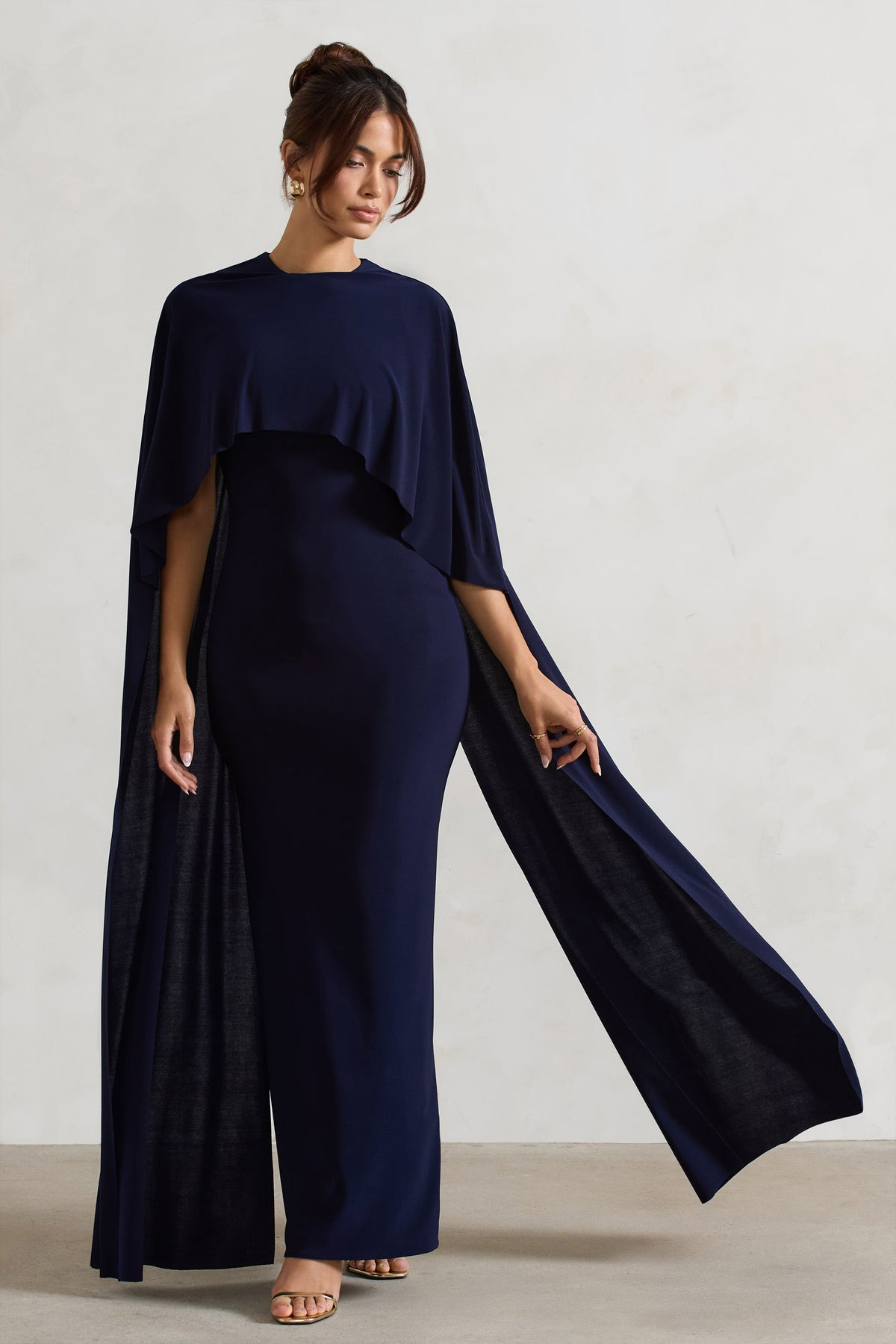 Padma | Marinenblaues drapiertes Maxikleid mit Cape-Ärmeln