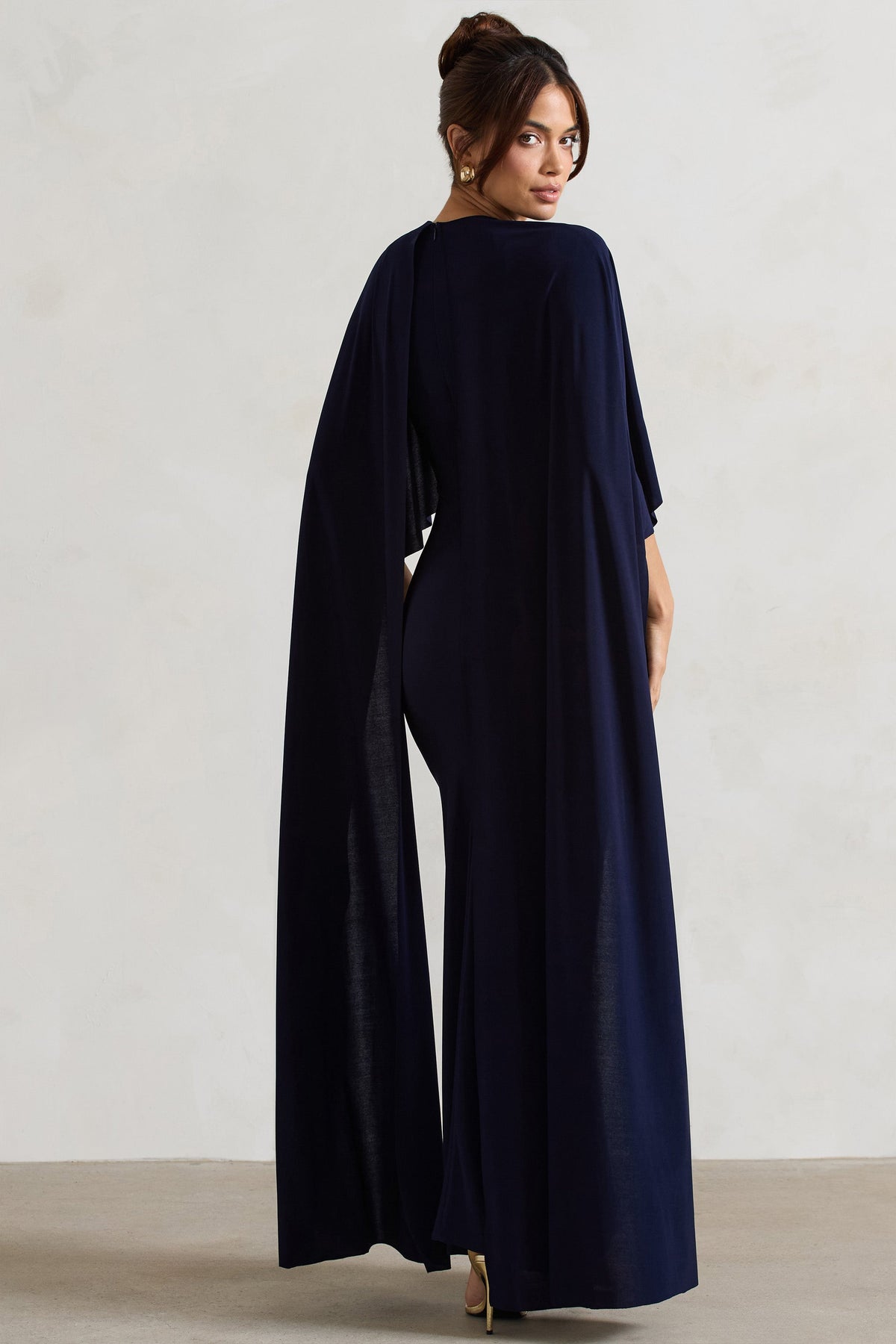 Padma | Marinenblaues drapiertes Maxikleid mit Cape-Ärmeln