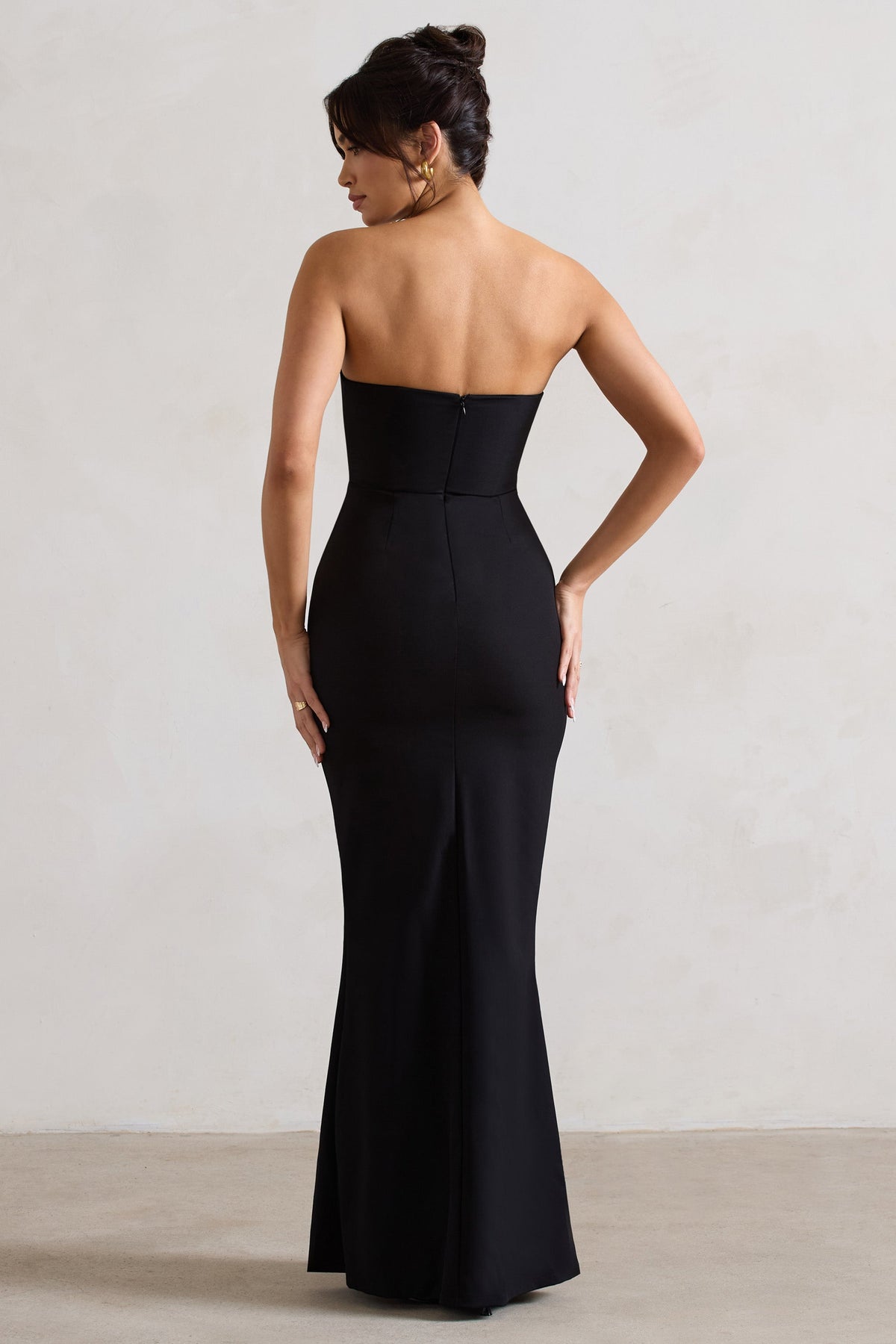 Enticed | Schwarzes trägerloses Maxikleid mit V-Ausschnitt und Blumenmuster