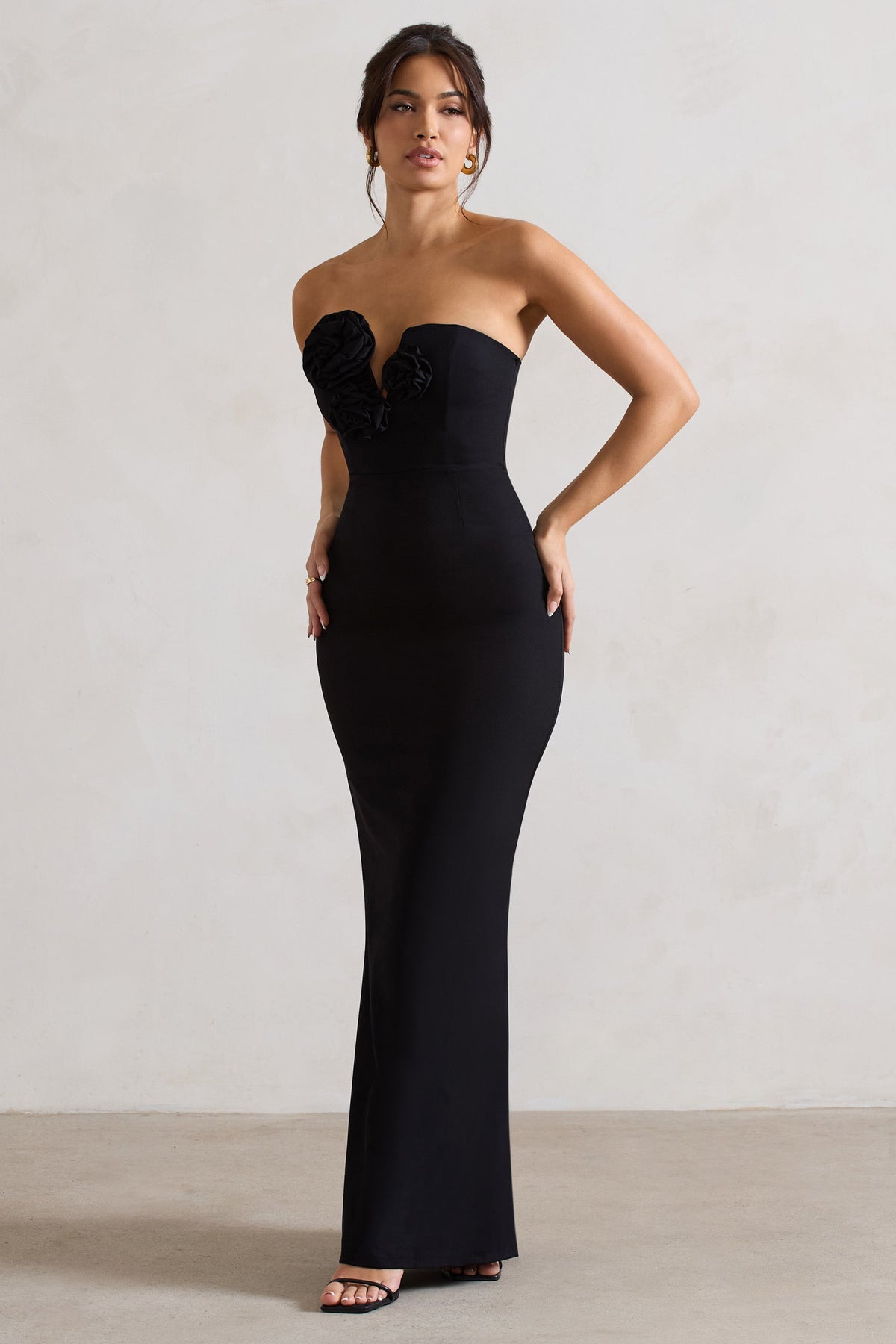 Enticed | Schwarzes trägerloses Maxikleid mit V-Ausschnitt und Blumenmuster
