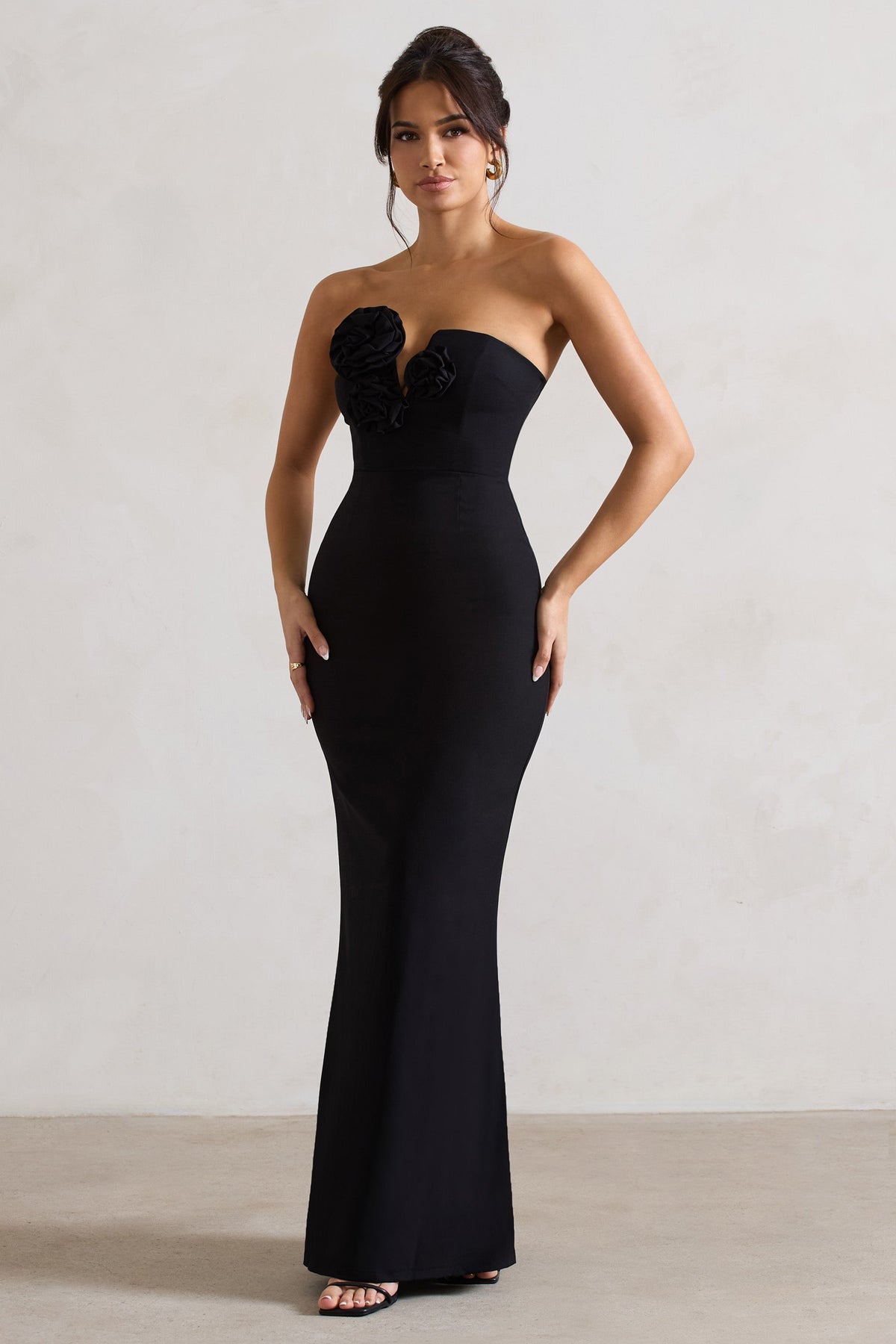 Enticed | Schwarzes trägerloses Maxikleid mit V-Ausschnitt und Blumenmuster