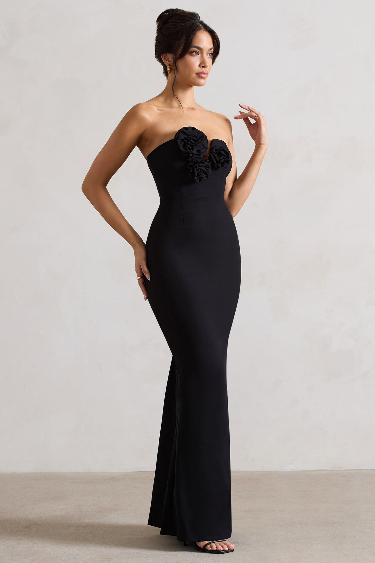 Enticed | Schwarzes trägerloses Maxikleid mit V-Ausschnitt und Blumenmuster