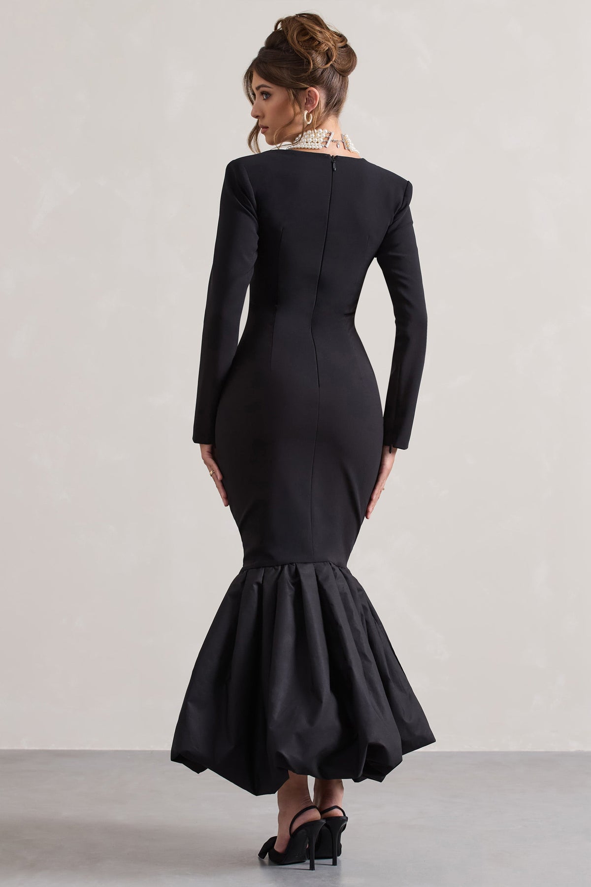 London | Schwarzes Maxikleid mit Sweetheart-Ausschnitt und Volumen-Saum