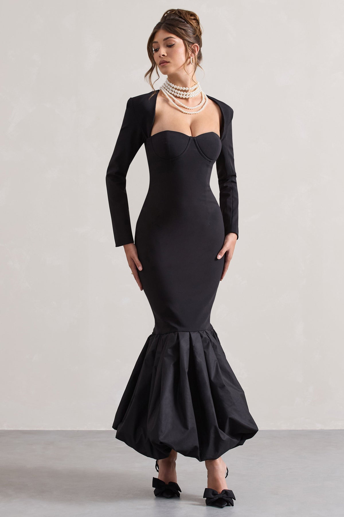 London | Schwarzes Maxikleid mit Sweetheart-Ausschnitt und Volumen-Saum