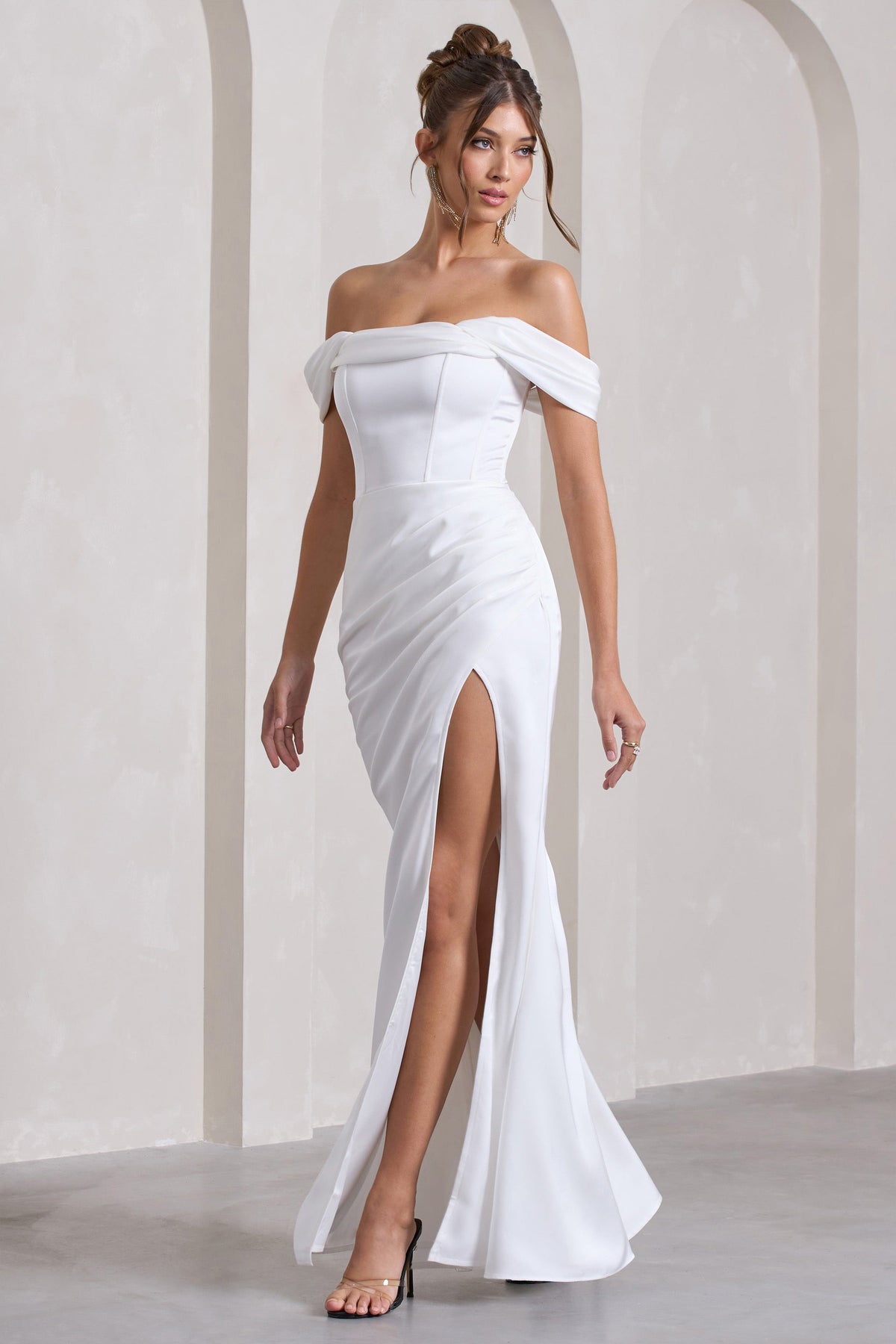 Kimberly | Weißes Bardot-Satin-Maxikleid