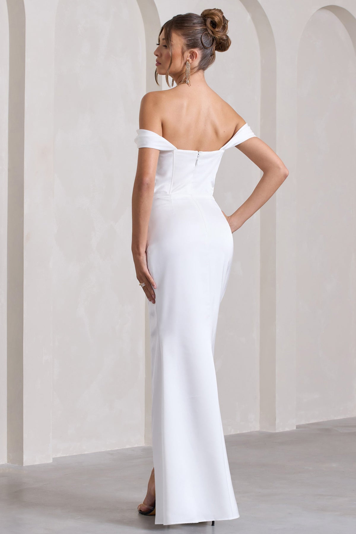 Kimberly | Weißes Bardot-Satin-Maxikleid