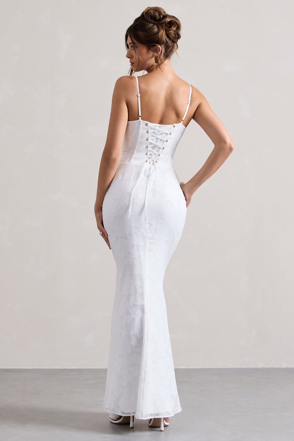 Intimacy | Weißes Spitzenkorsett-Maxikleid mit Schlitz