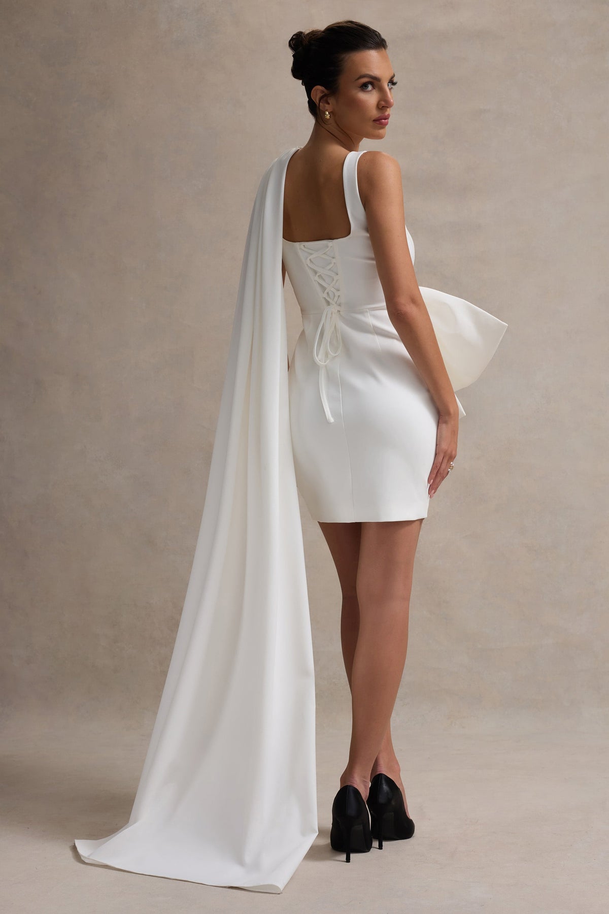 Brulee | Cremefarbenes Kleid mit Rundhalsausschnitt, Schleife und Mini-Schnitt