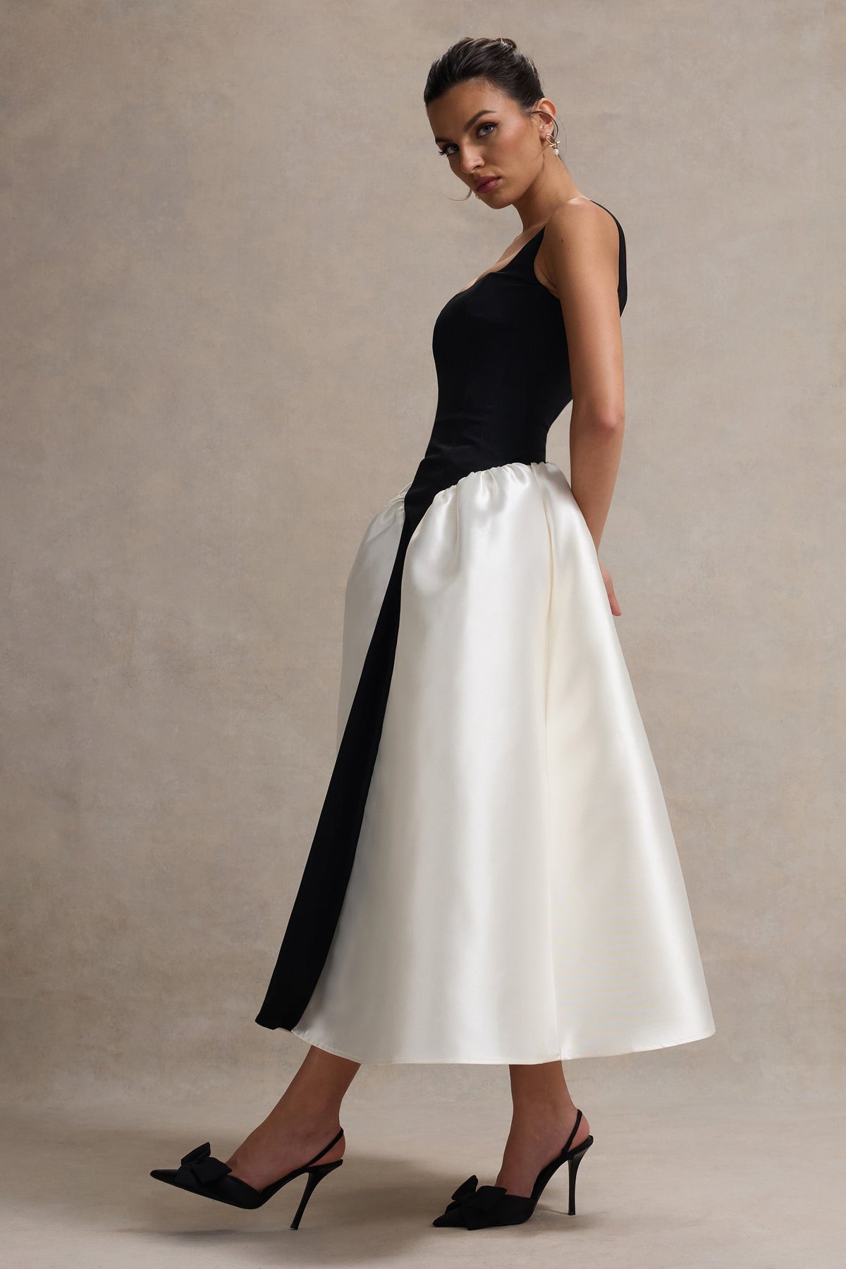 Christie | Schwarz-Cremfarbenes Midi-Kleid mit Rundhalsausschnitt und Volumenrock