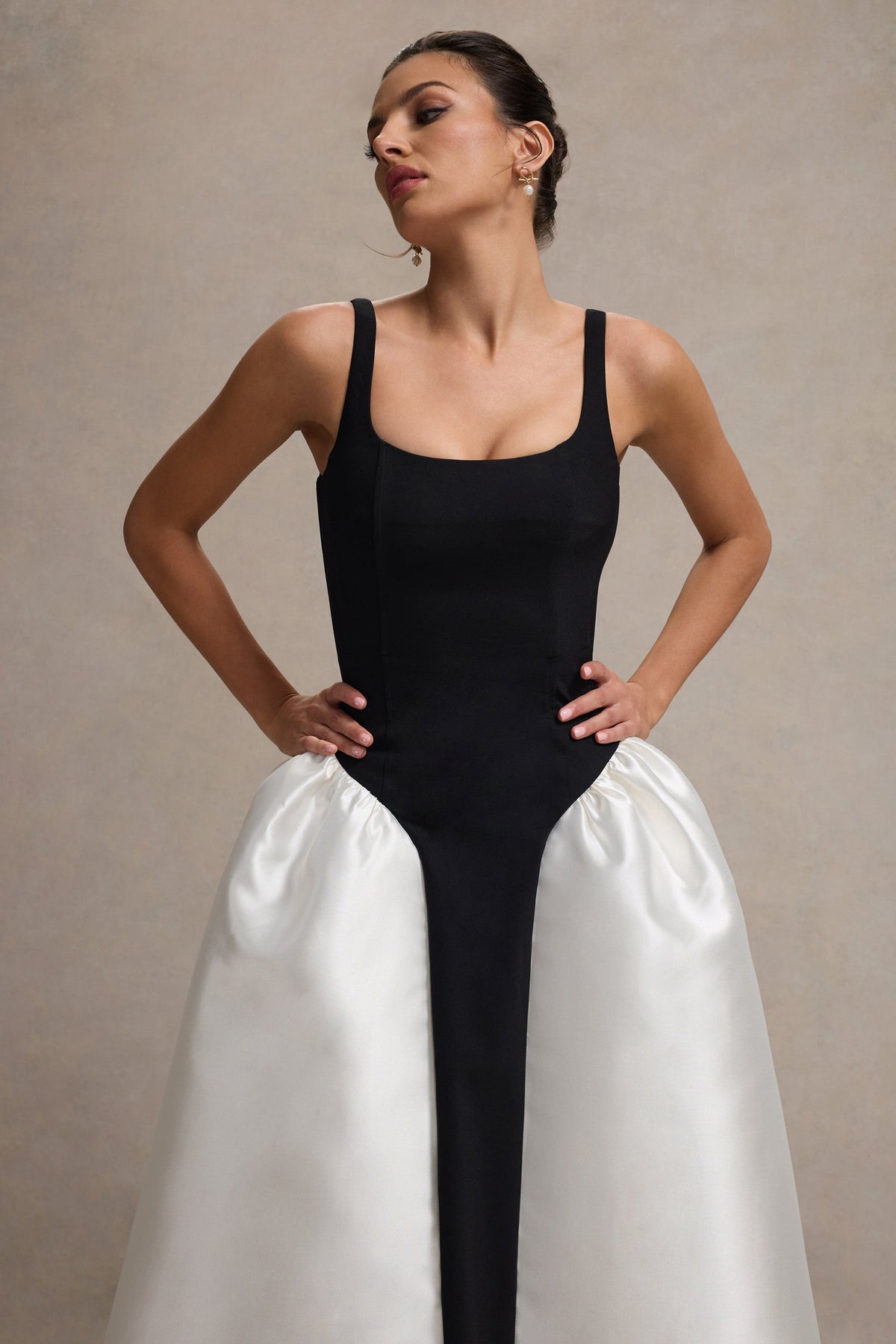 Christie | Schwarz-Cremfarbenes Midi-Kleid mit Rundhalsausschnitt und Volumenrock