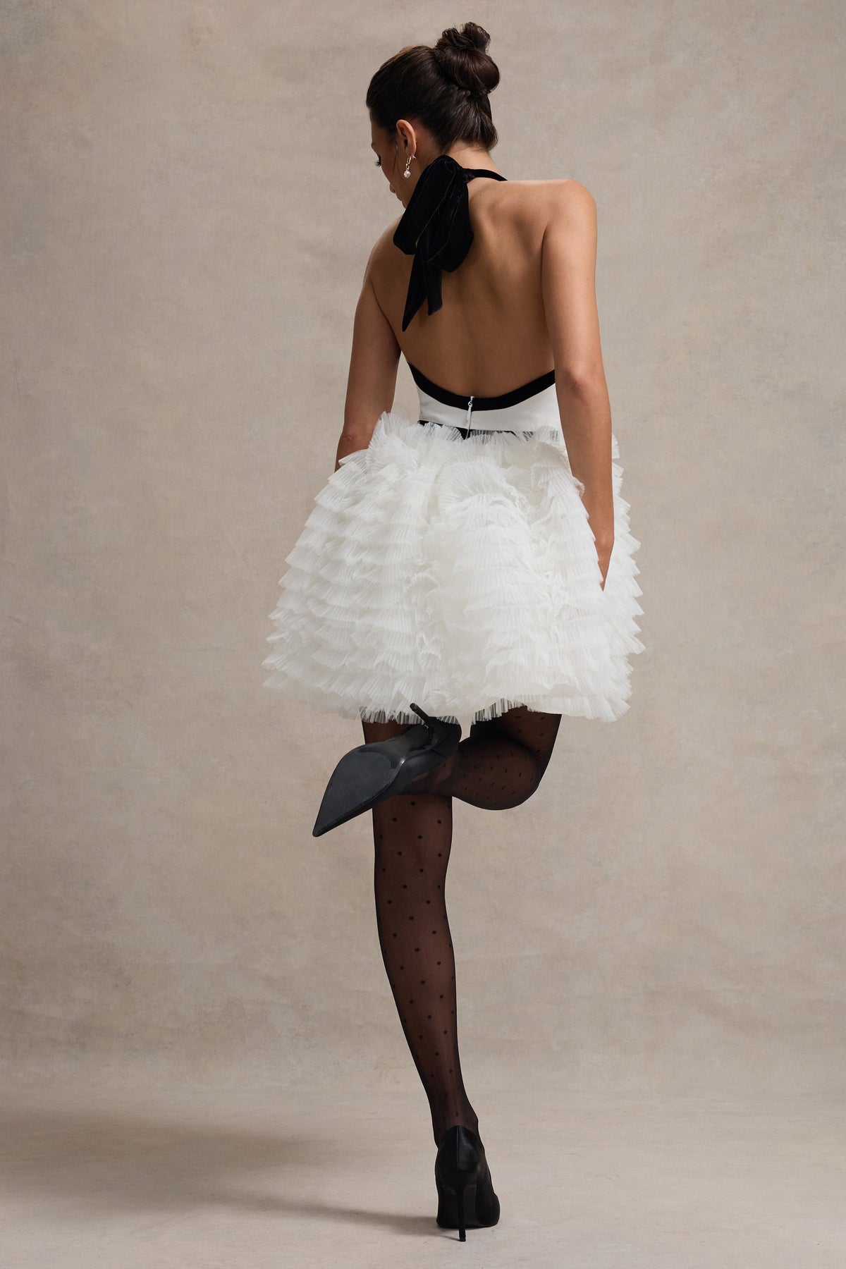 Eclair | Schwarz-weißes Mini-Kleid mit tiefem V-Ausschnitt und Tüllrock