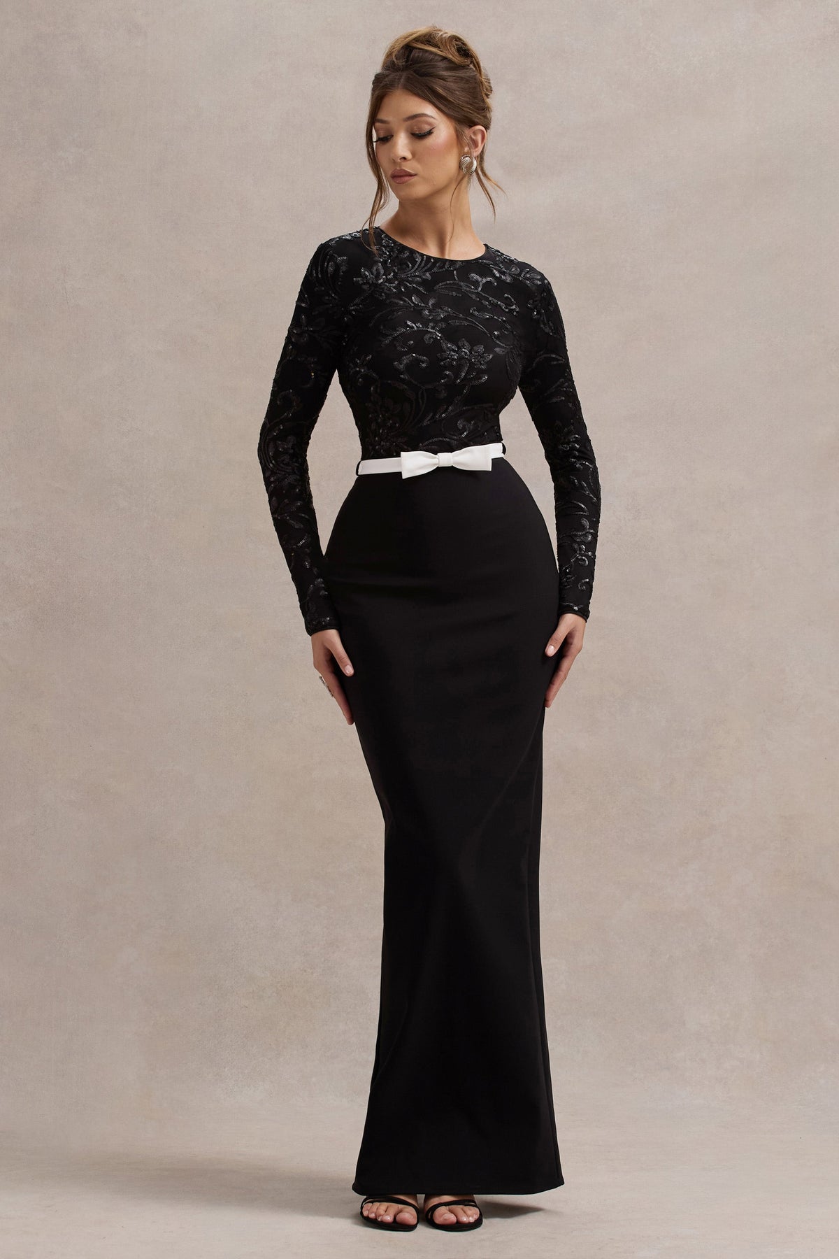 Zenith | Schwarzes Spitzen-Maxikleid mit langen Ärmeln