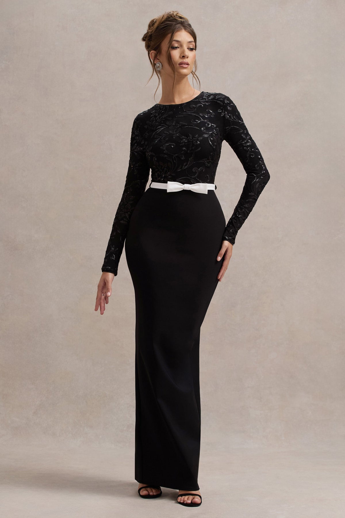 Zenith | Schwarzes Spitzen-Maxikleid mit langen Ärmeln