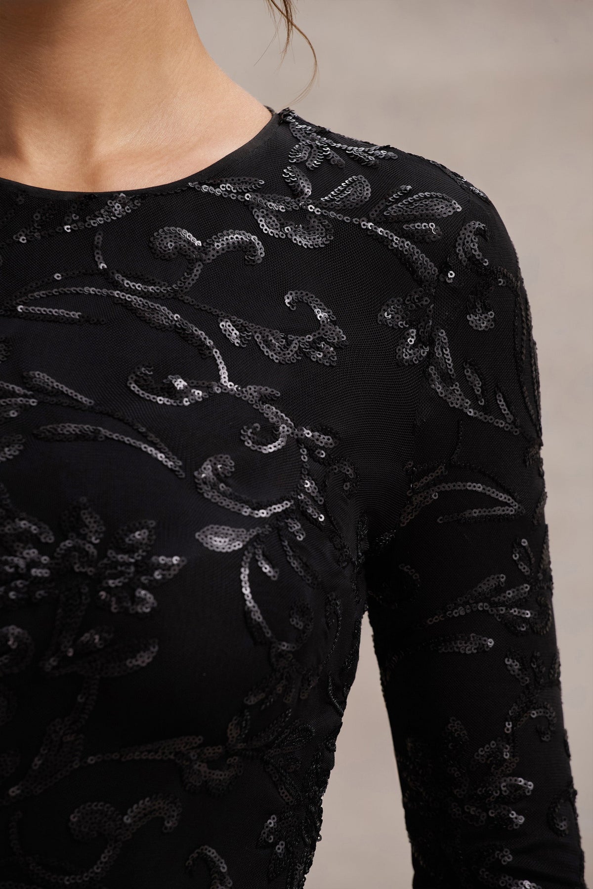 Zenith | Schwarzes Spitzen-Maxikleid mit langen Ärmeln