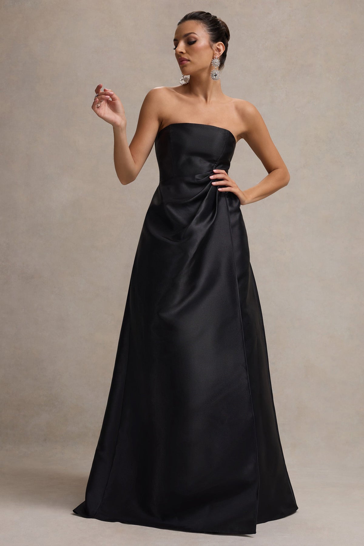 Universe | Schwarzes Bandeau-Maxikleid mit Puffrock und Schlitz