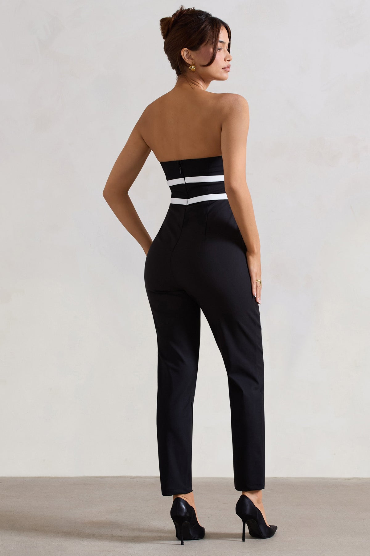 Casta | Schwarzer trägerloser Jumpsuit mit geradem Bein und Schleifendetails