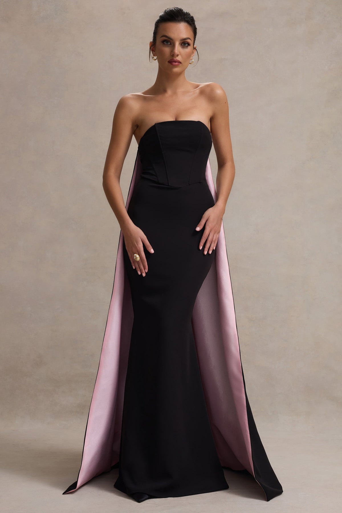 She's Trouble | Schwarzes Bandeau-Maxikleid mit pinkem Cape