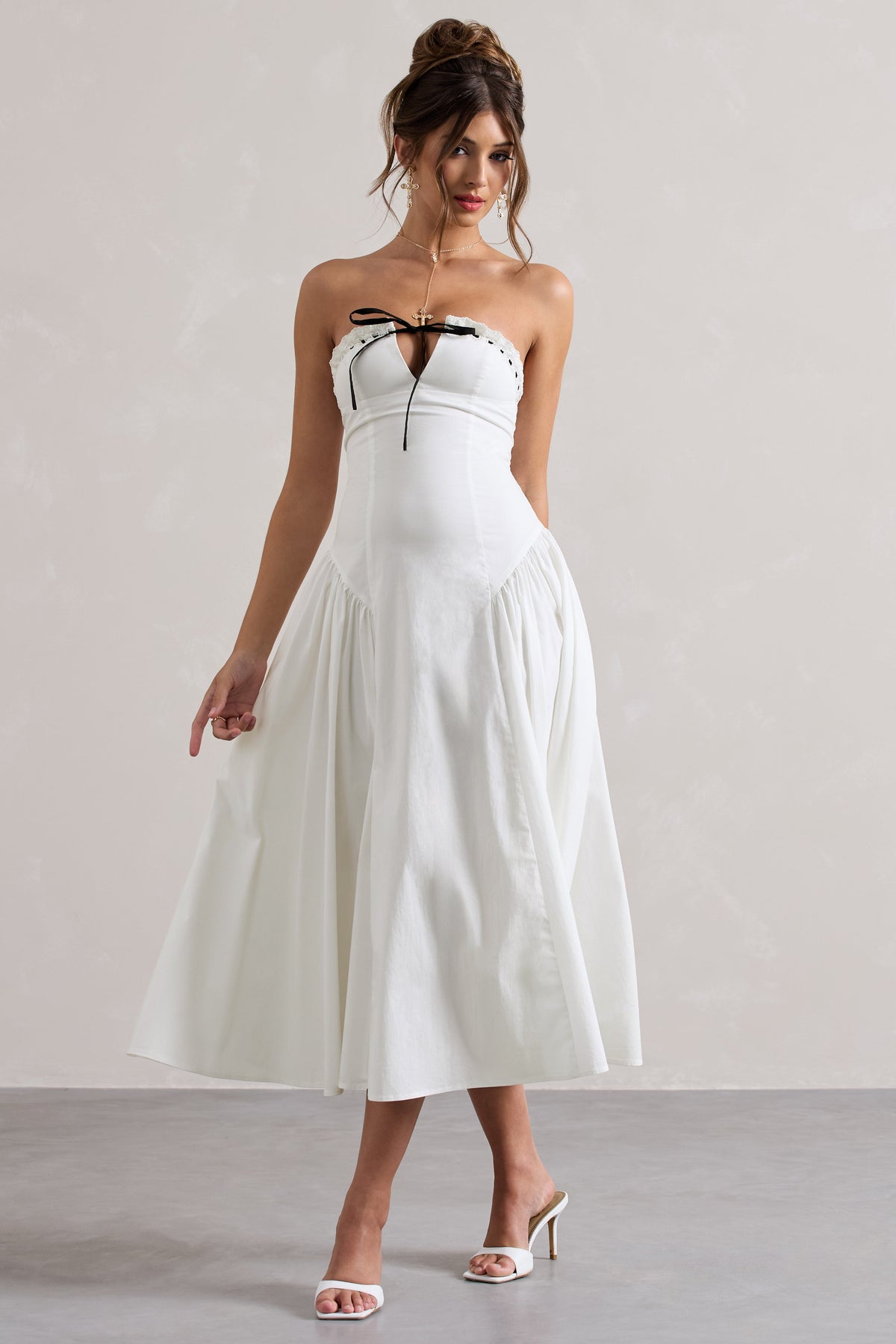 Serrenti | Weißes trägerloses Midikleid aus Popeline mit Spitzen-Details und Volumenrock