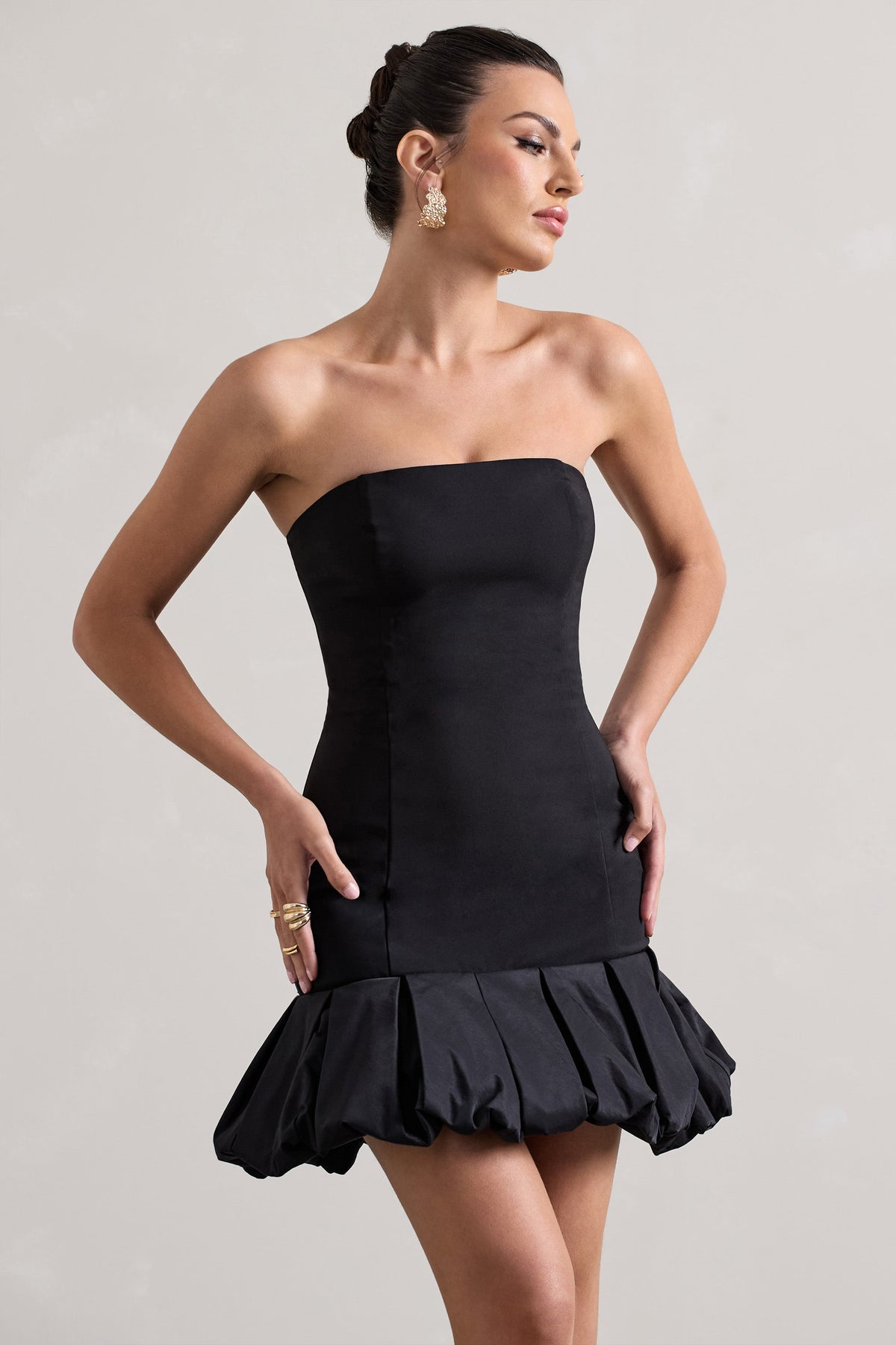 Liscia | Schwarzes Bandeau-Minikleid mit Rüschensaum