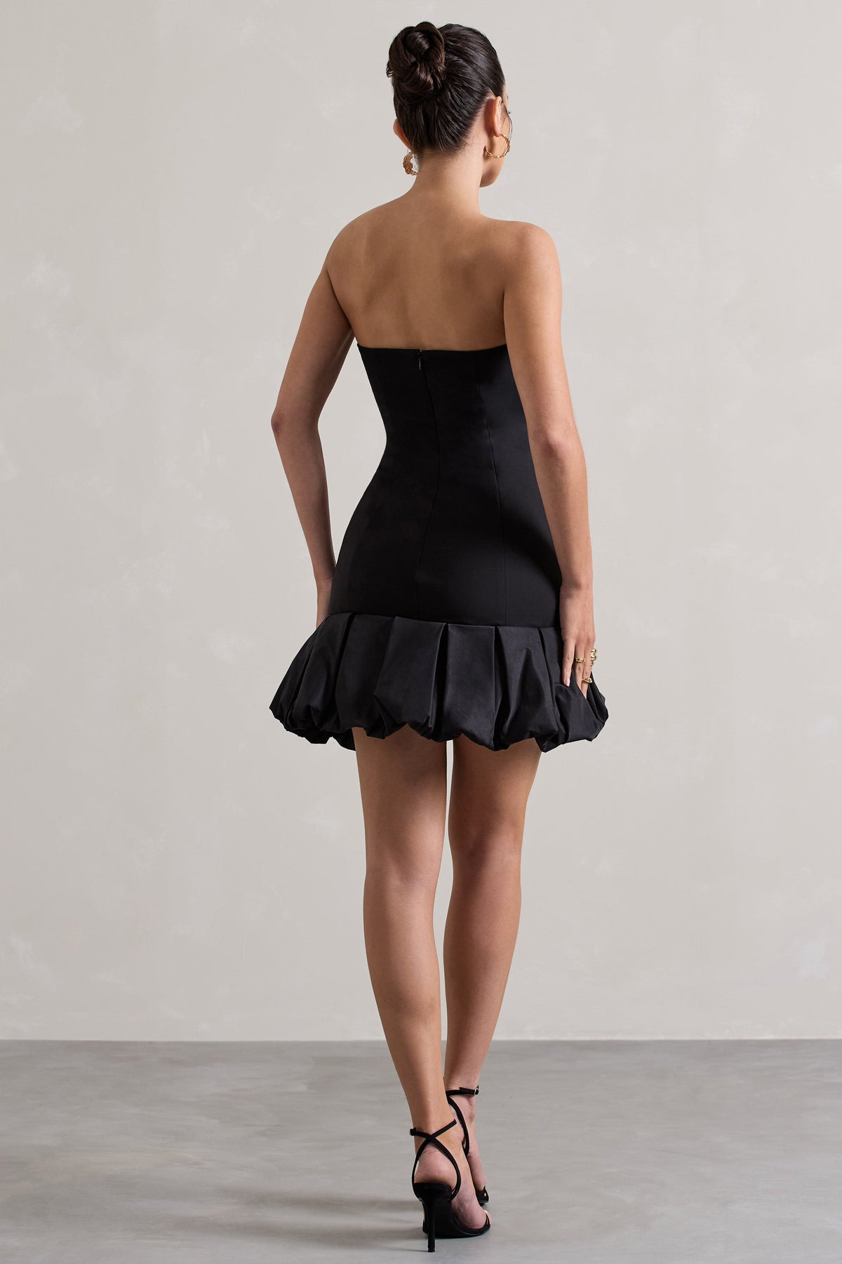 Liscia | Schwarzes Bandeau-Minikleid mit Rüschensaum